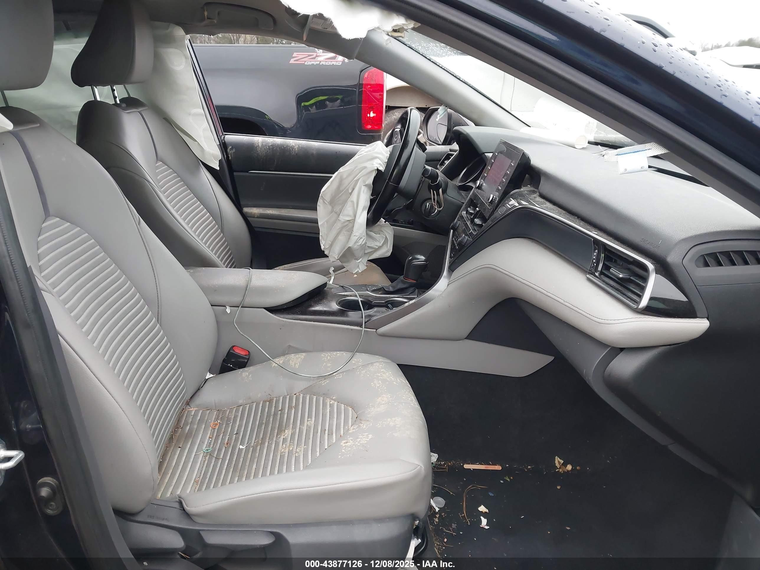 TOYOTA CAMRY image 5
