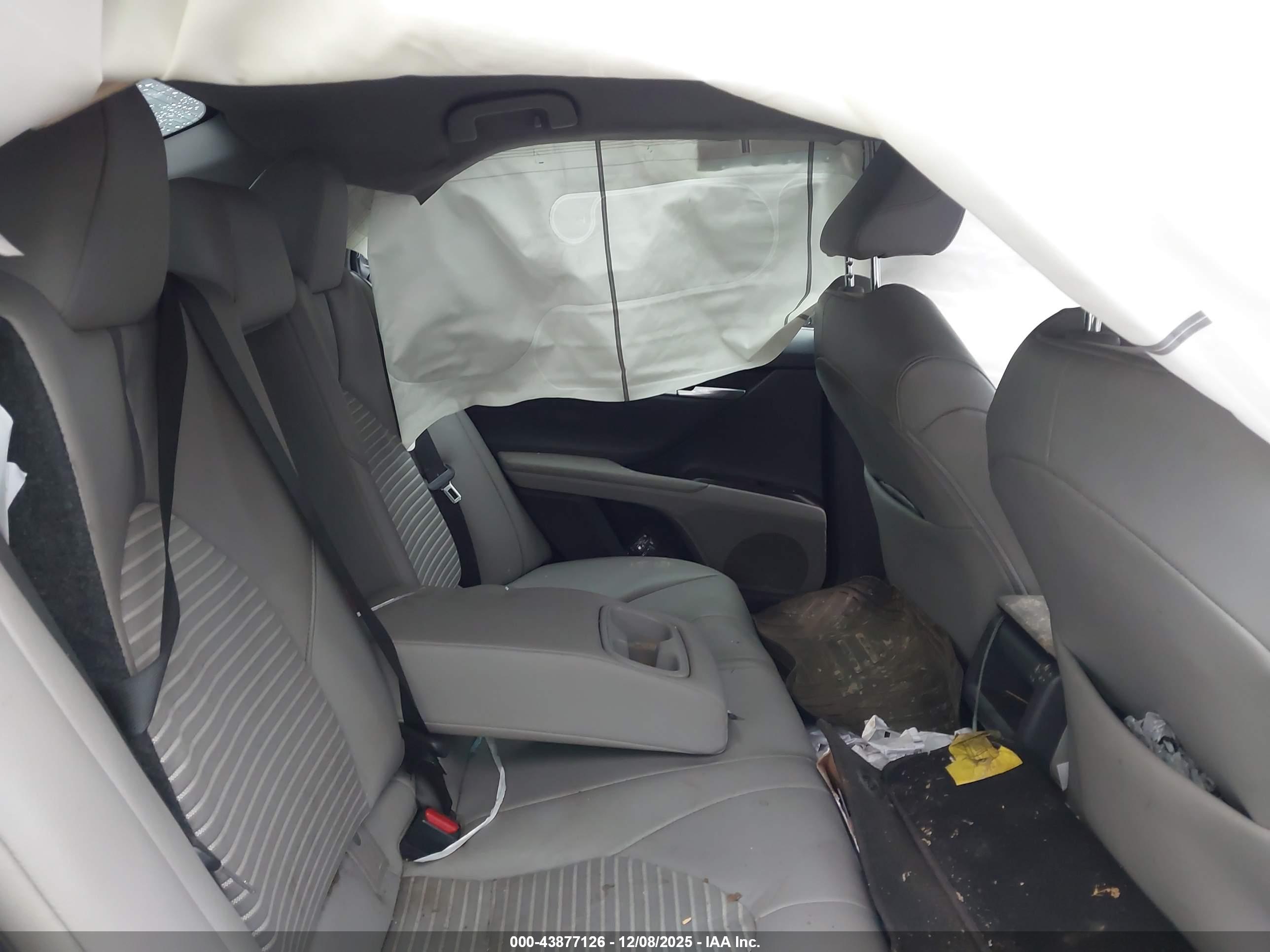 TOYOTA CAMRY image 8