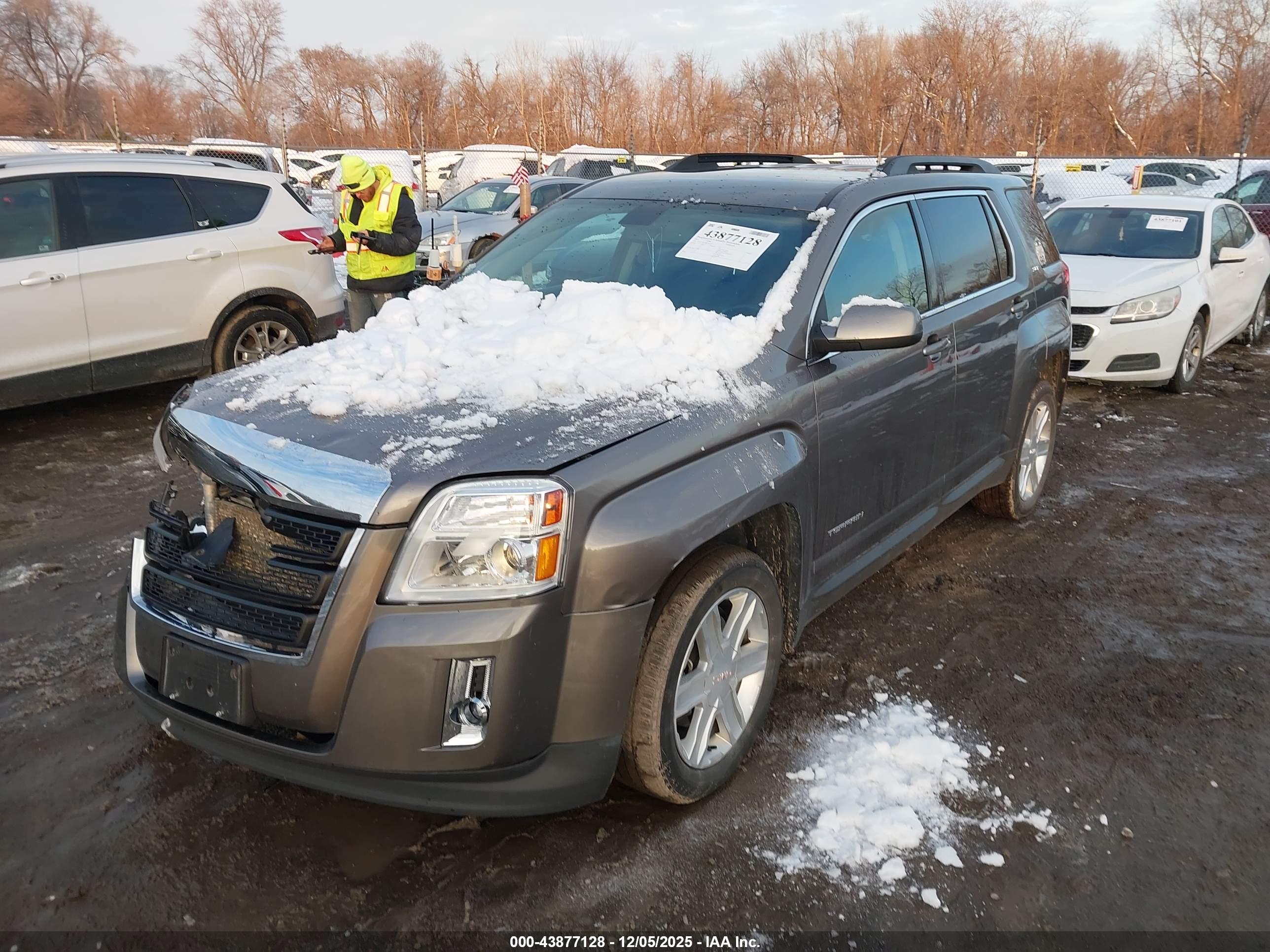 GMC TERRAIN image 2
