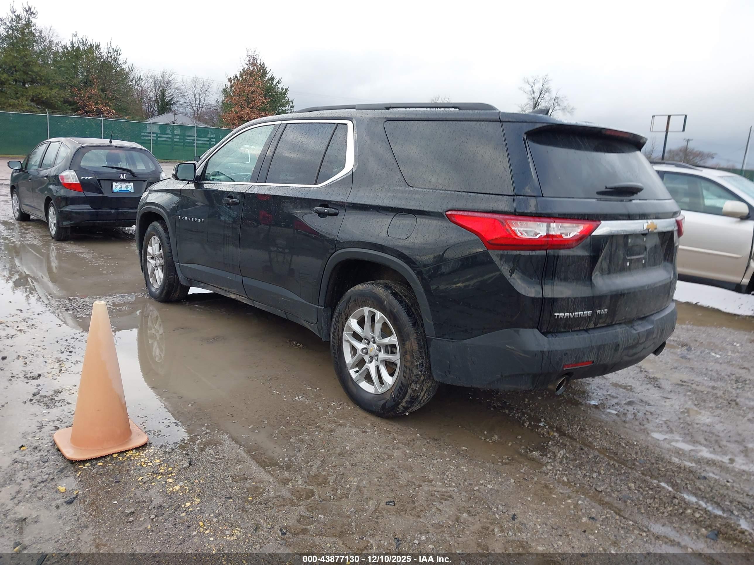 CHEVROLET TRAVERSE image 3