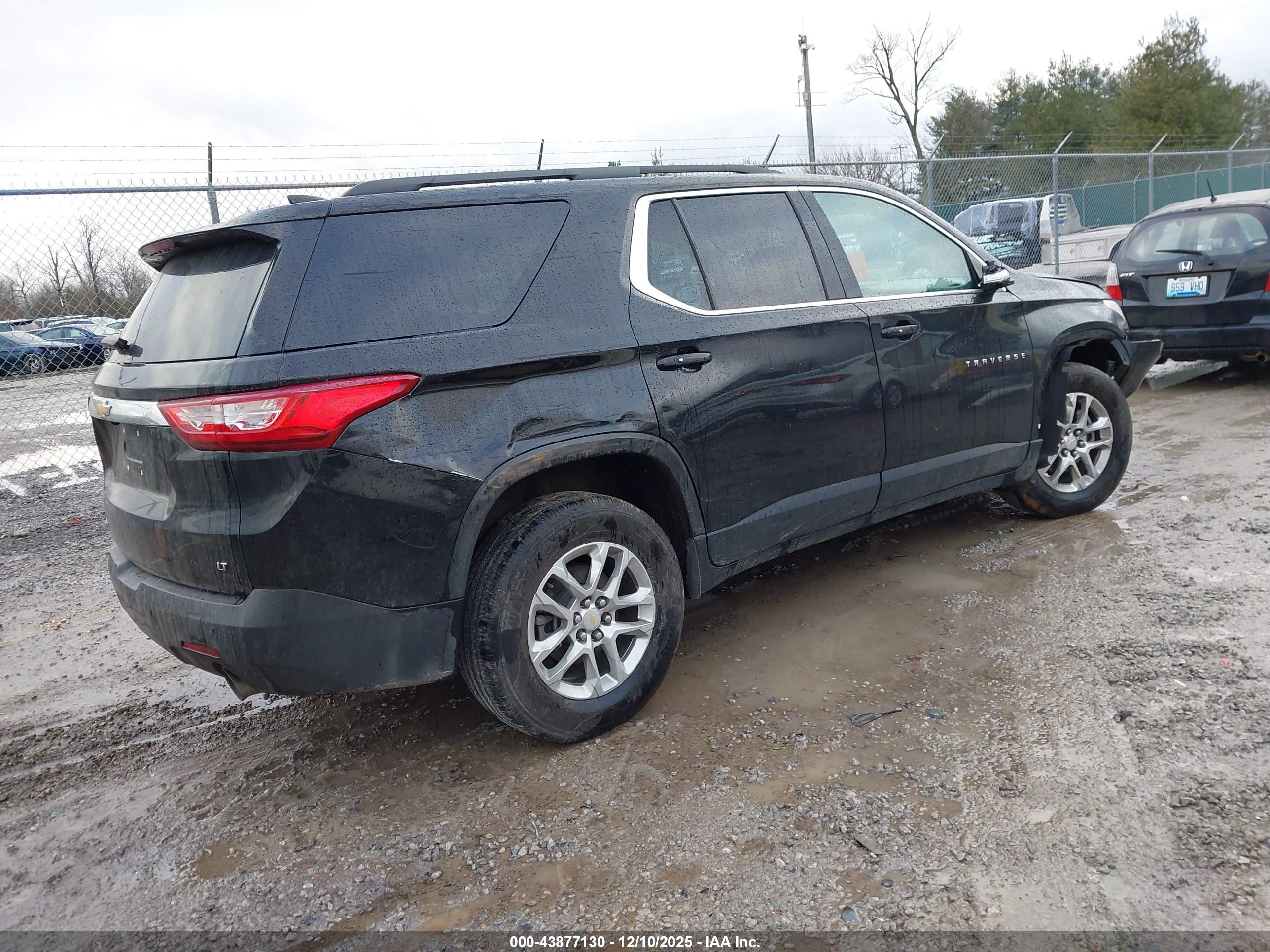 CHEVROLET TRAVERSE image 4