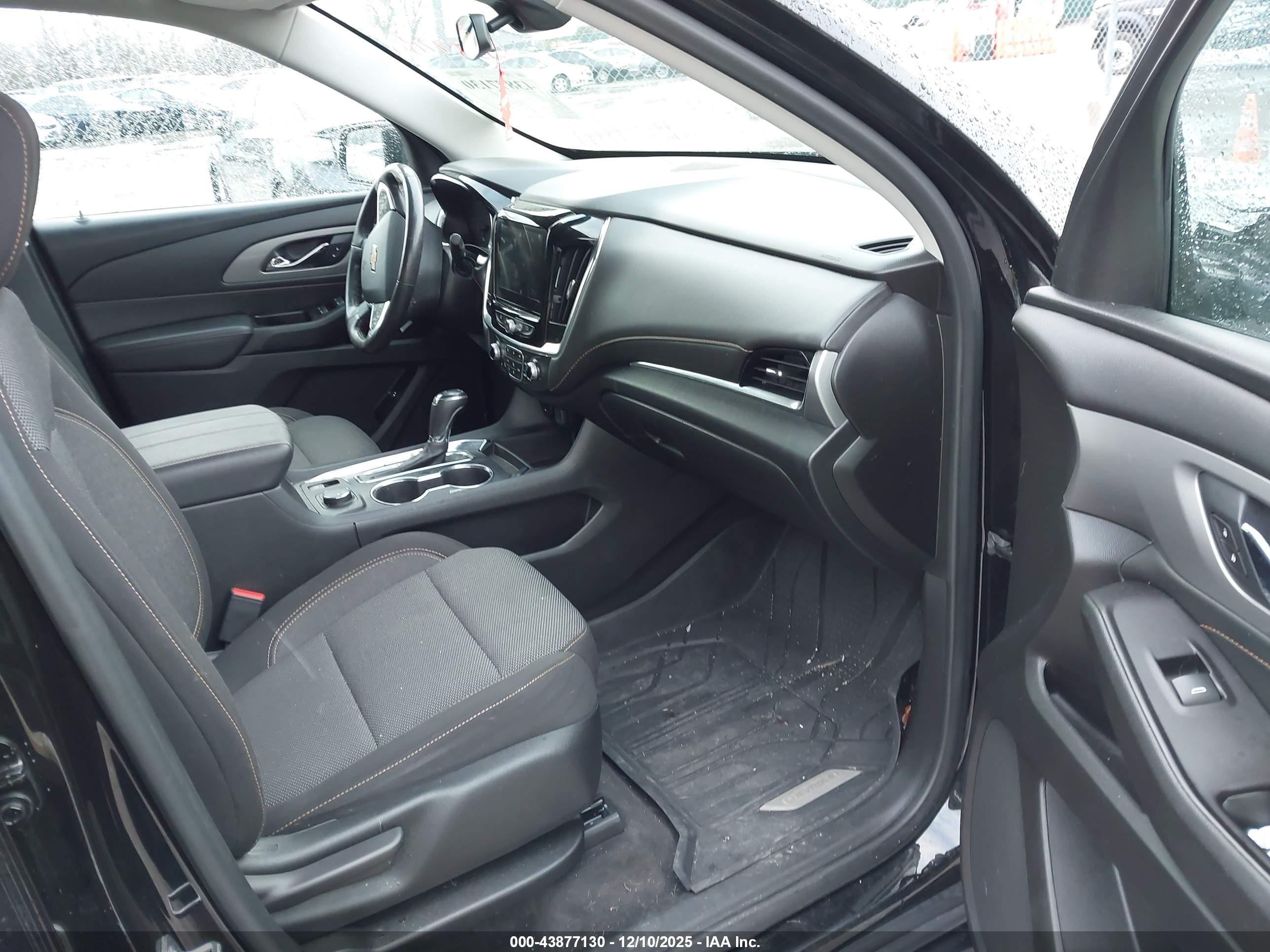 CHEVROLET TRAVERSE image 5