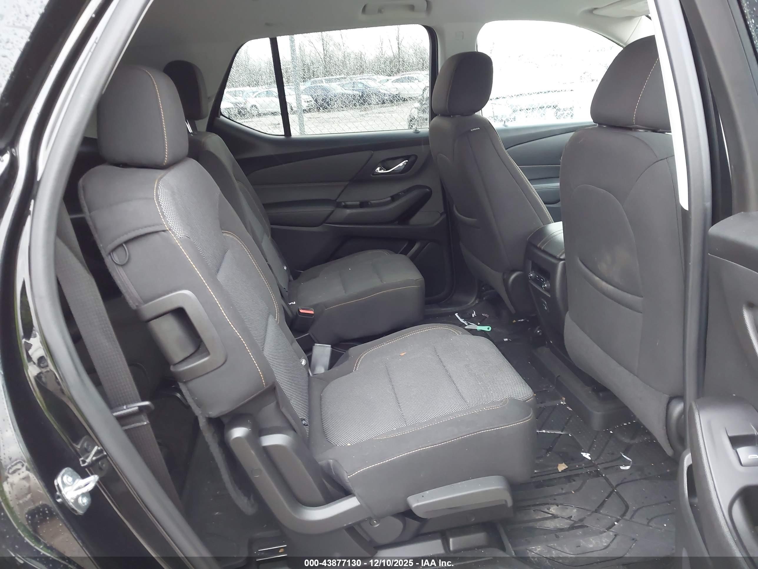 CHEVROLET TRAVERSE image 8