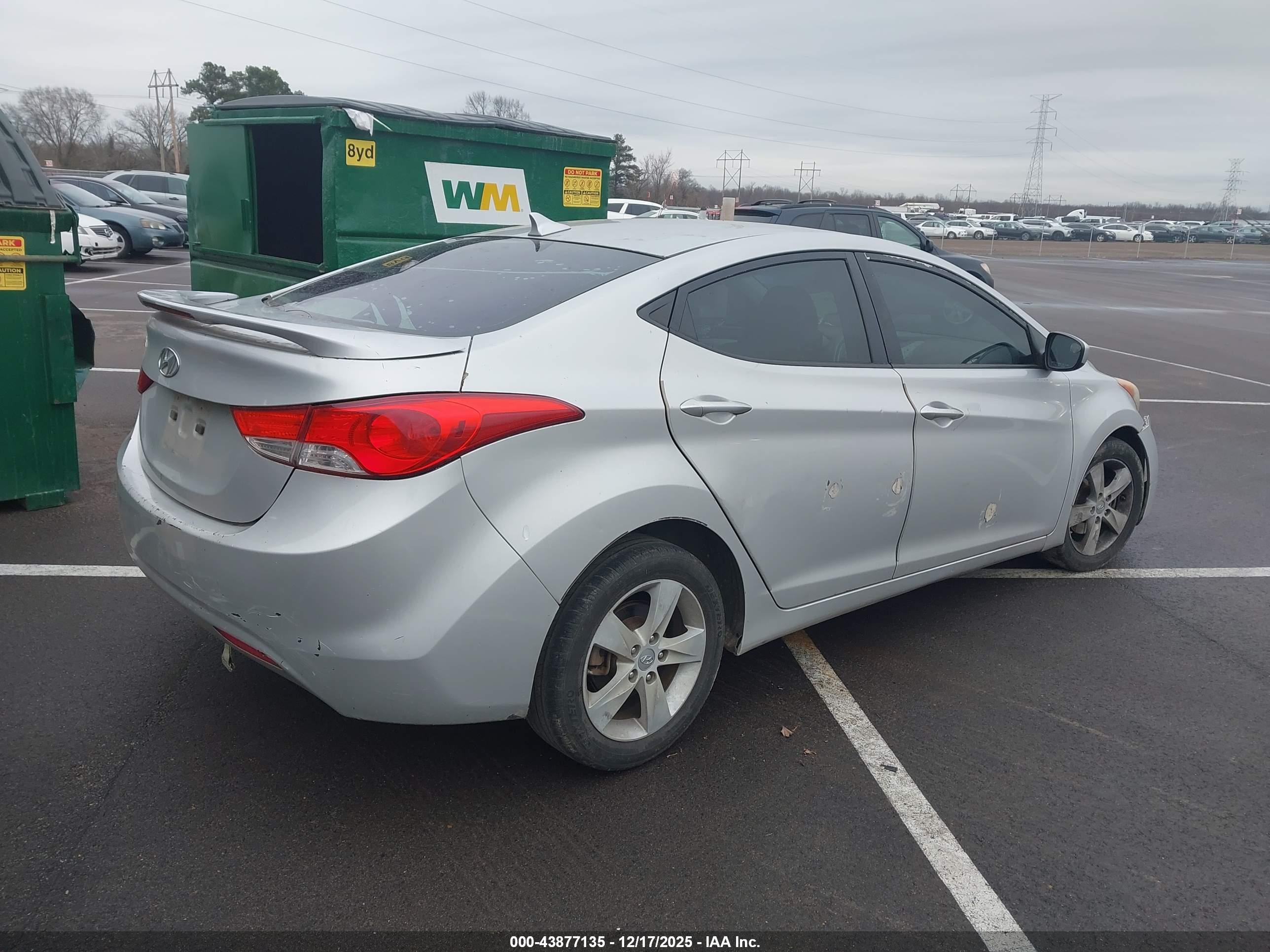 HYUNDAI ELANTRA image 4