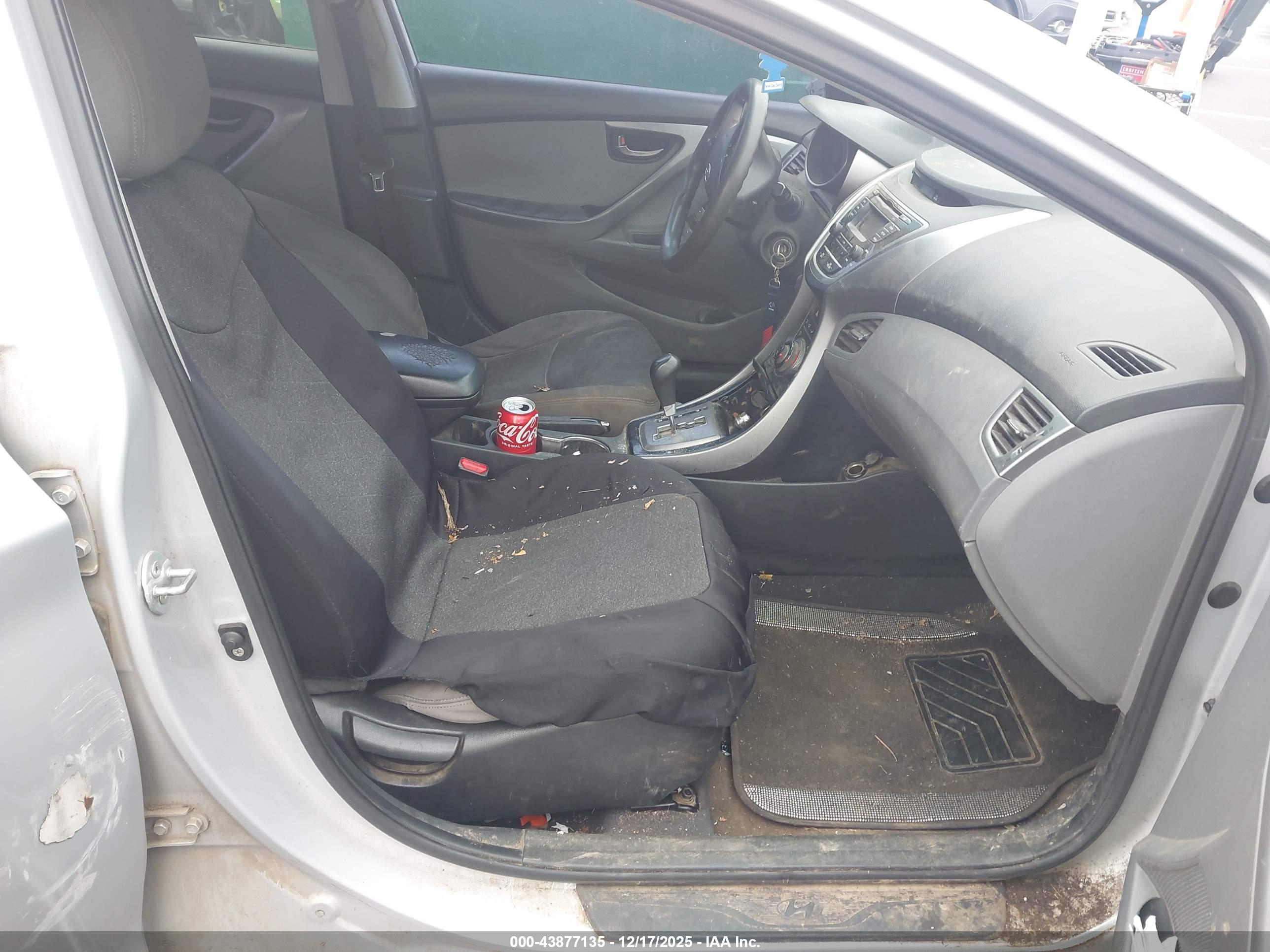 HYUNDAI ELANTRA image 5