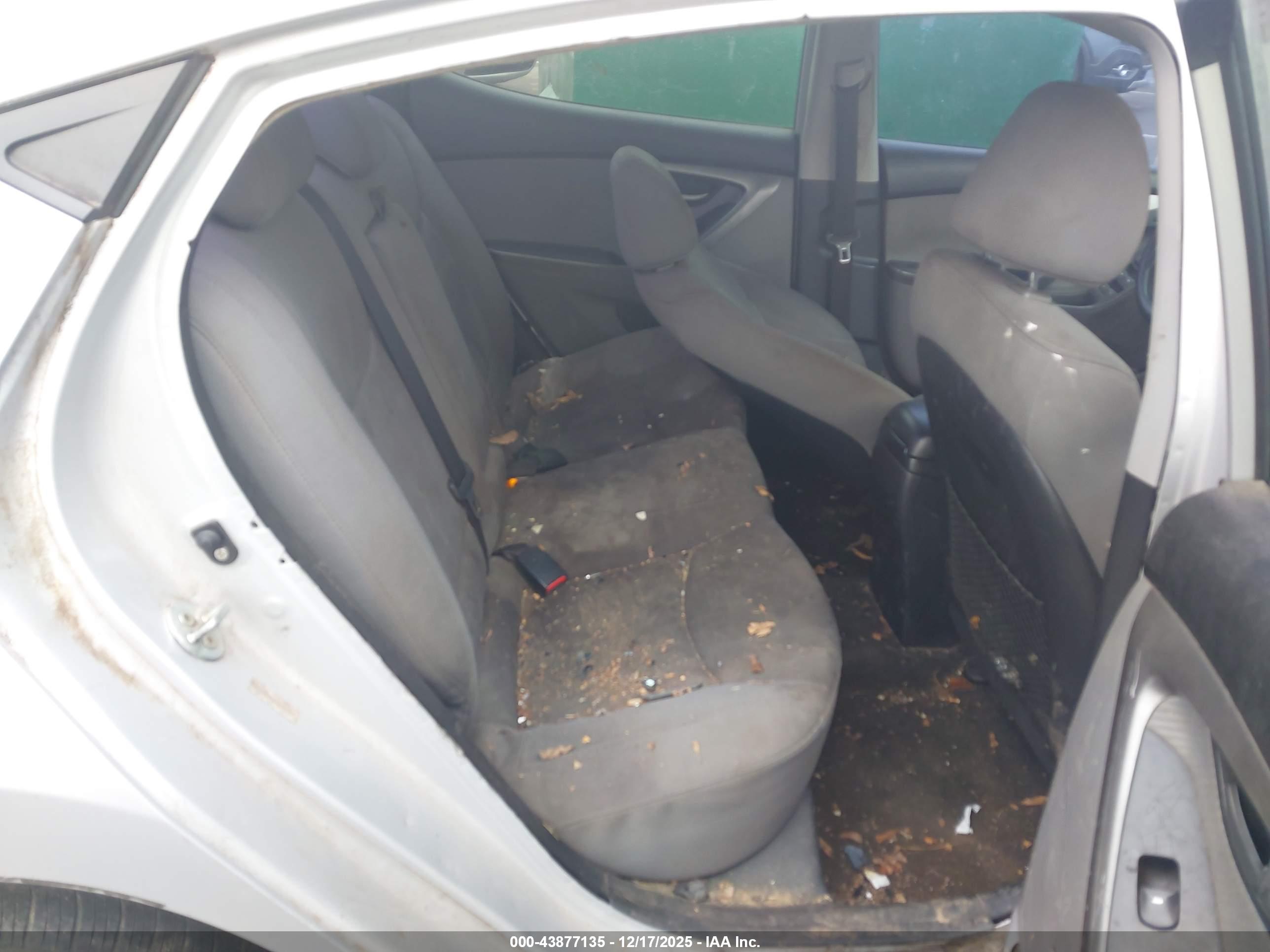 HYUNDAI ELANTRA image 8