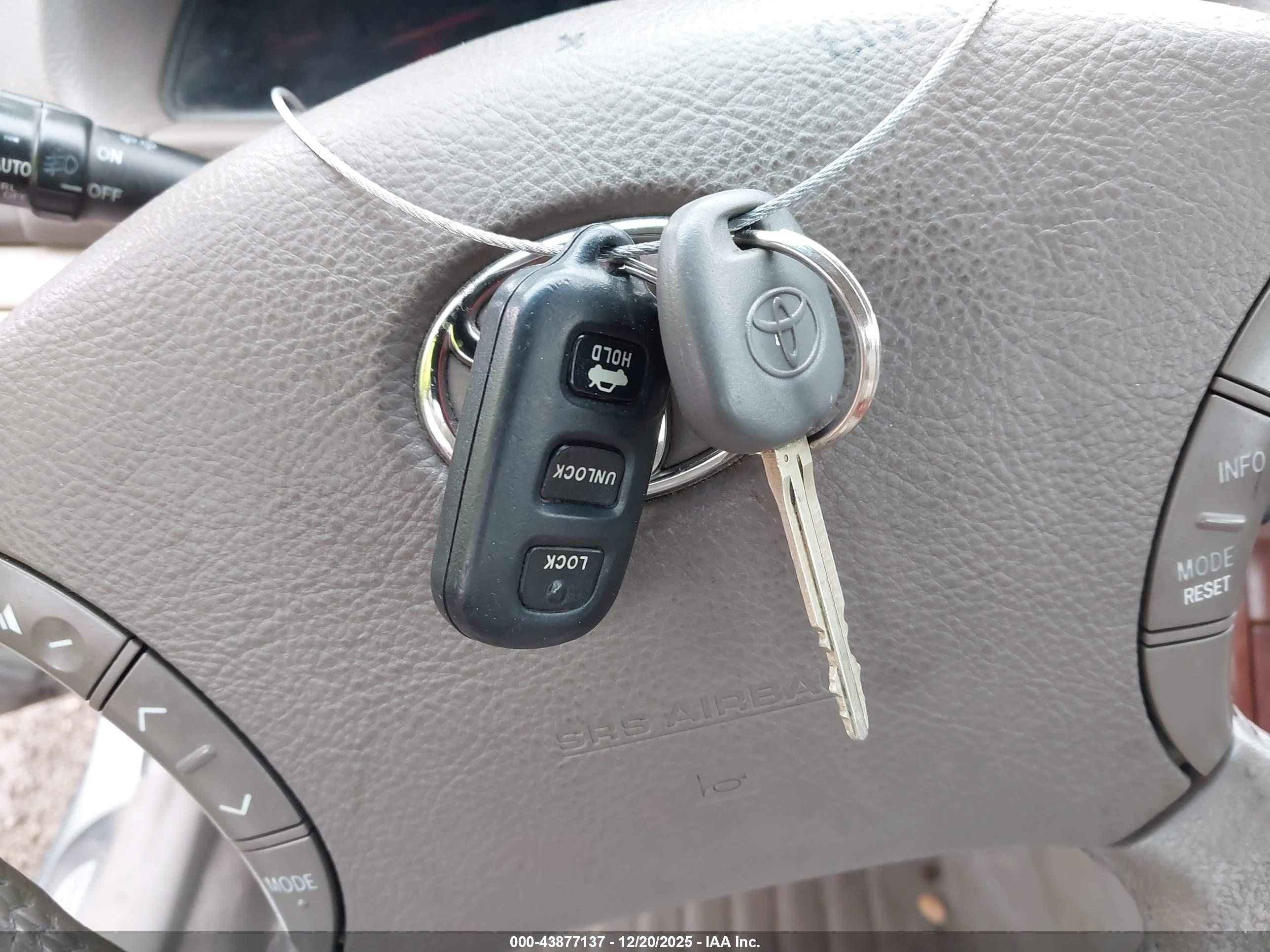 TOYOTA CAMRY image 11