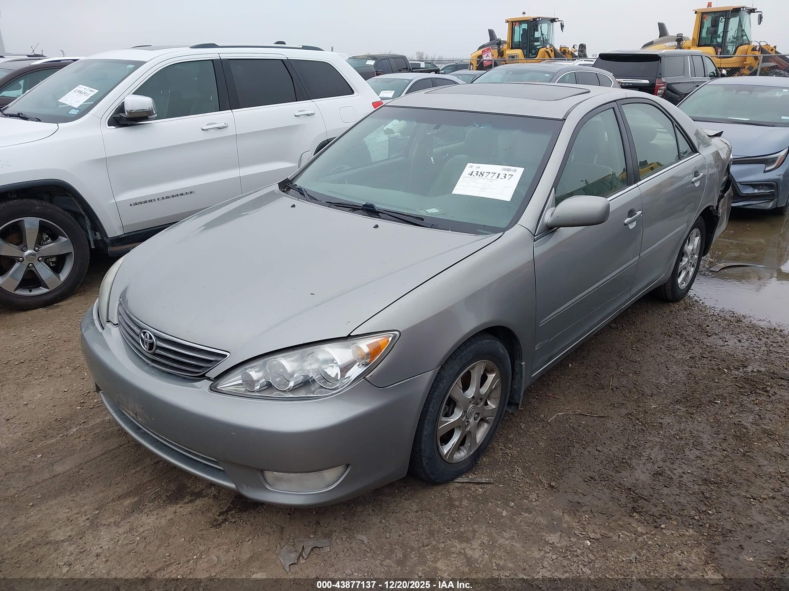TOYOTA CAMRY image 2