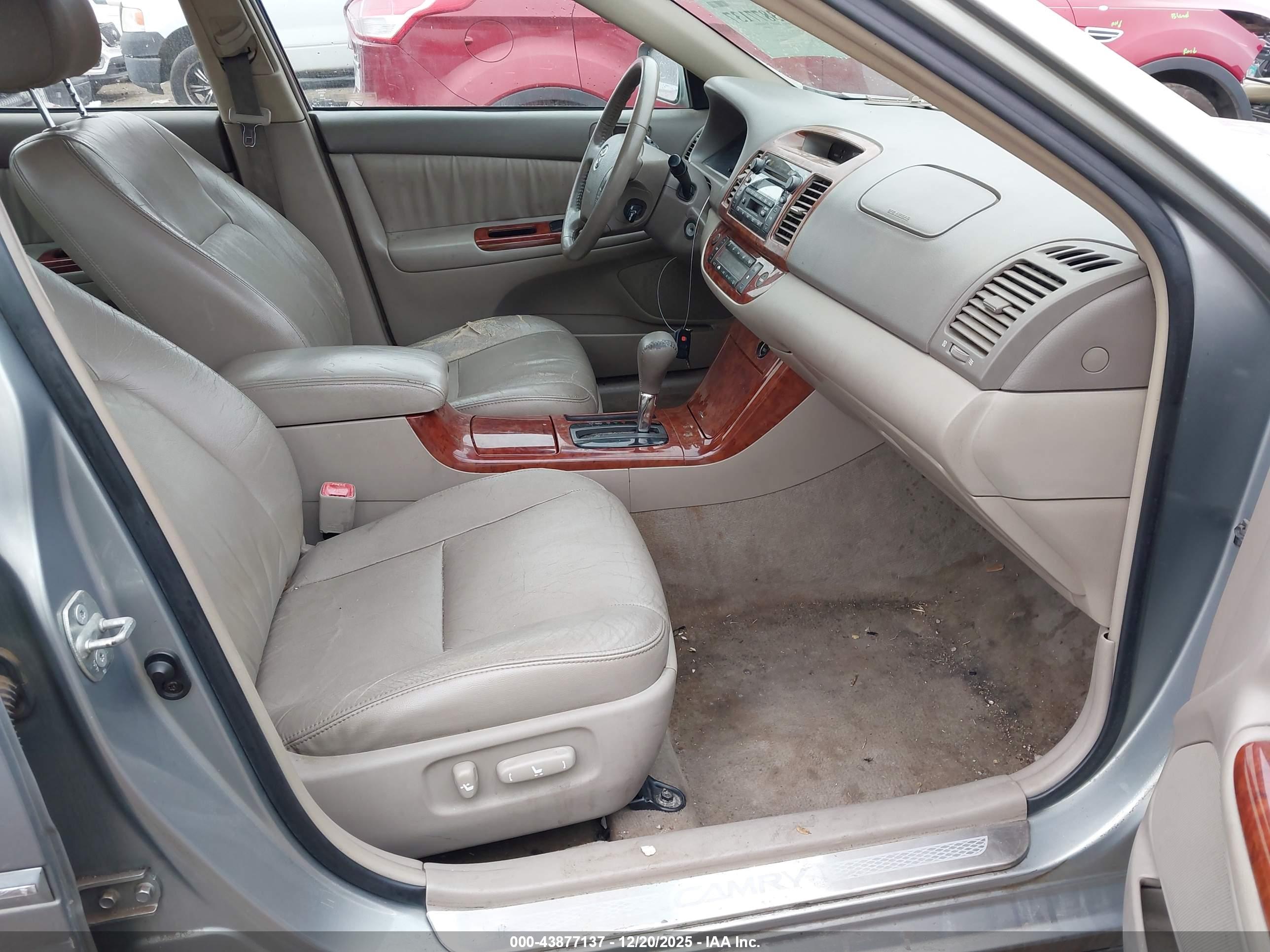 TOYOTA CAMRY image 5