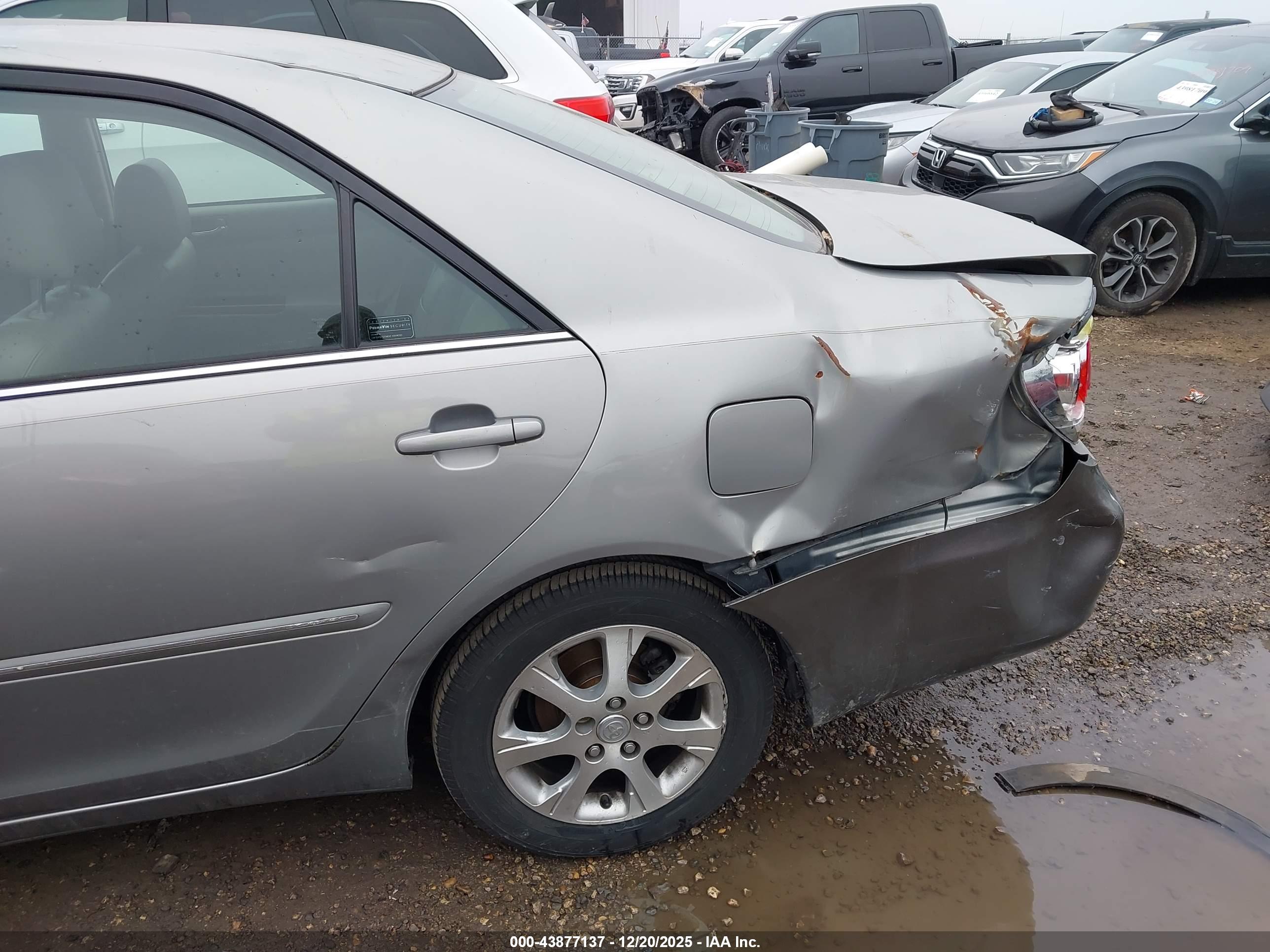 TOYOTA CAMRY image 6