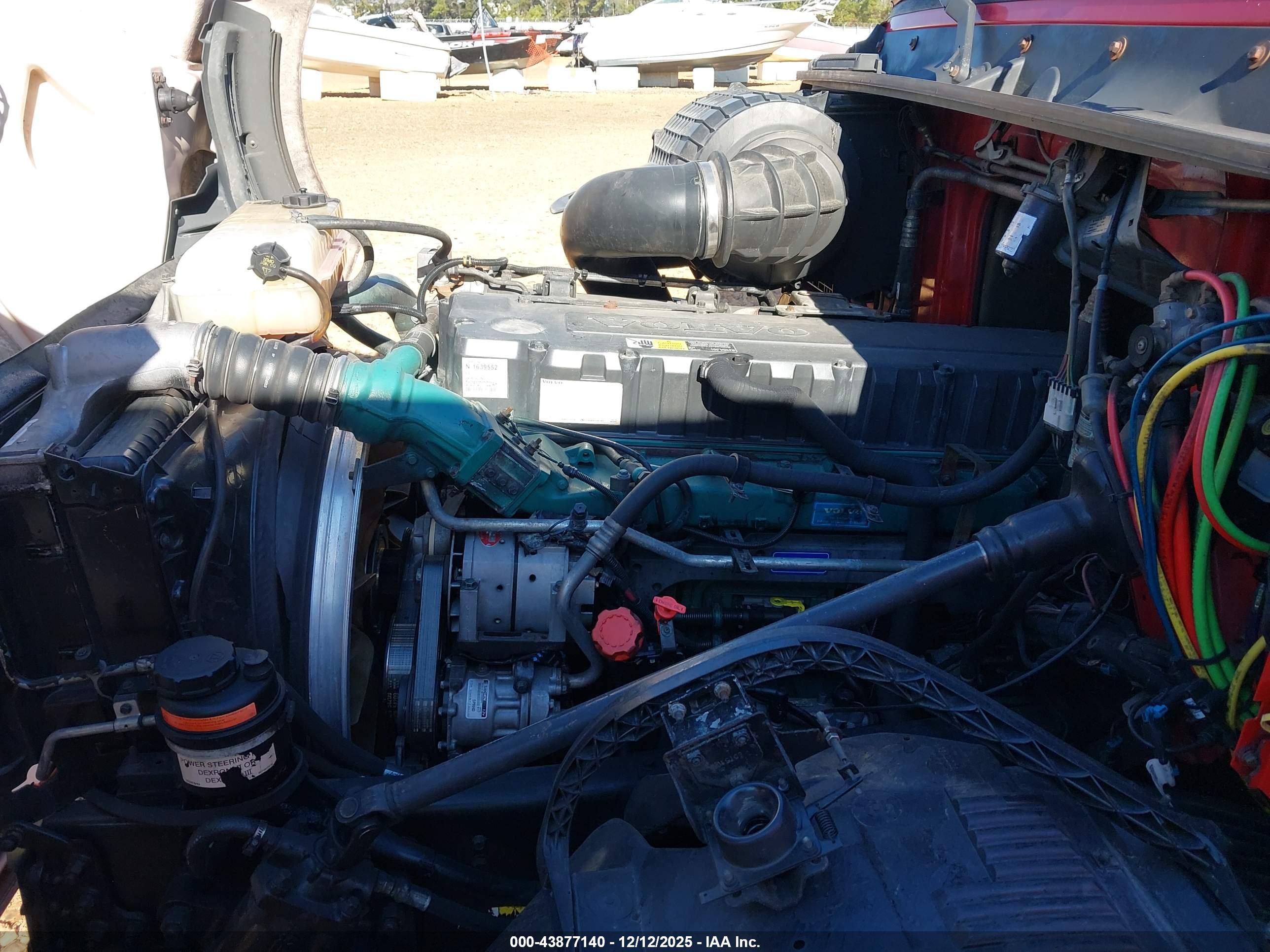 VOLVO VN image 10