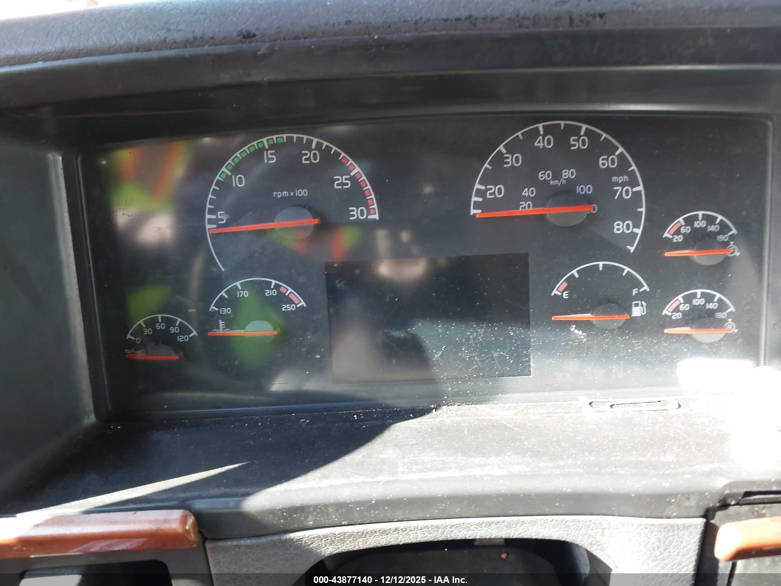 VOLVO VN image 6