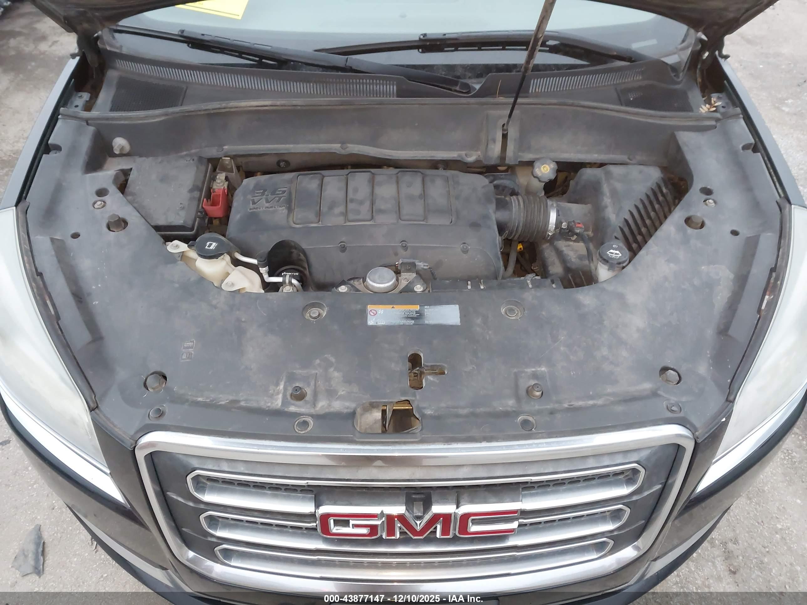 GMC ACADIA image 10