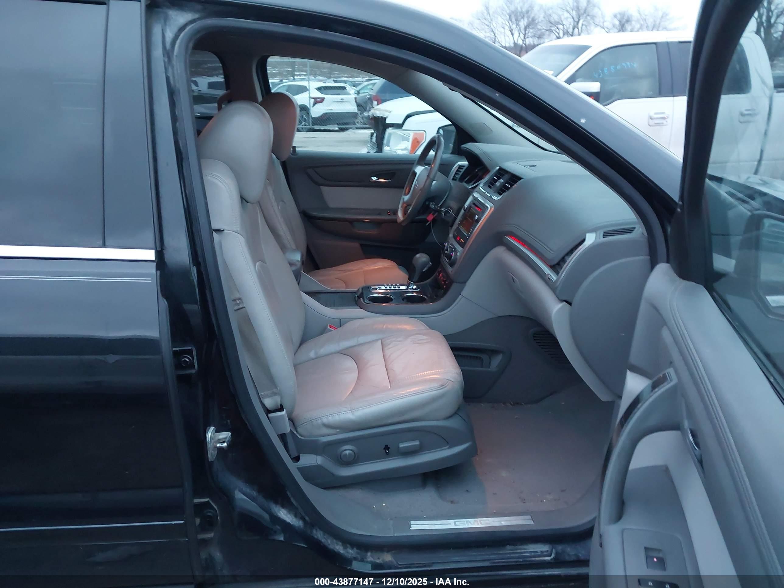GMC ACADIA image 5