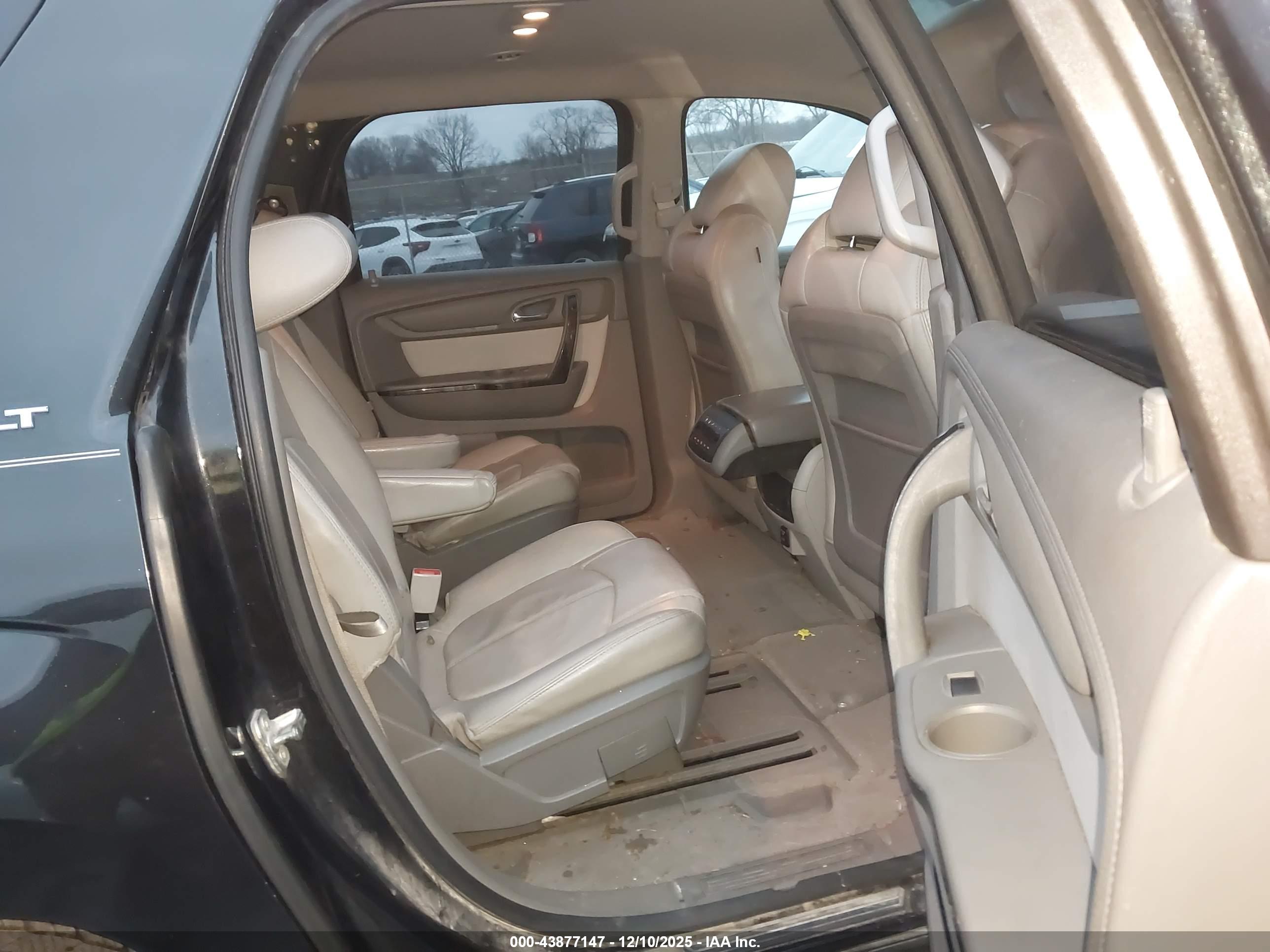 GMC ACADIA image 8