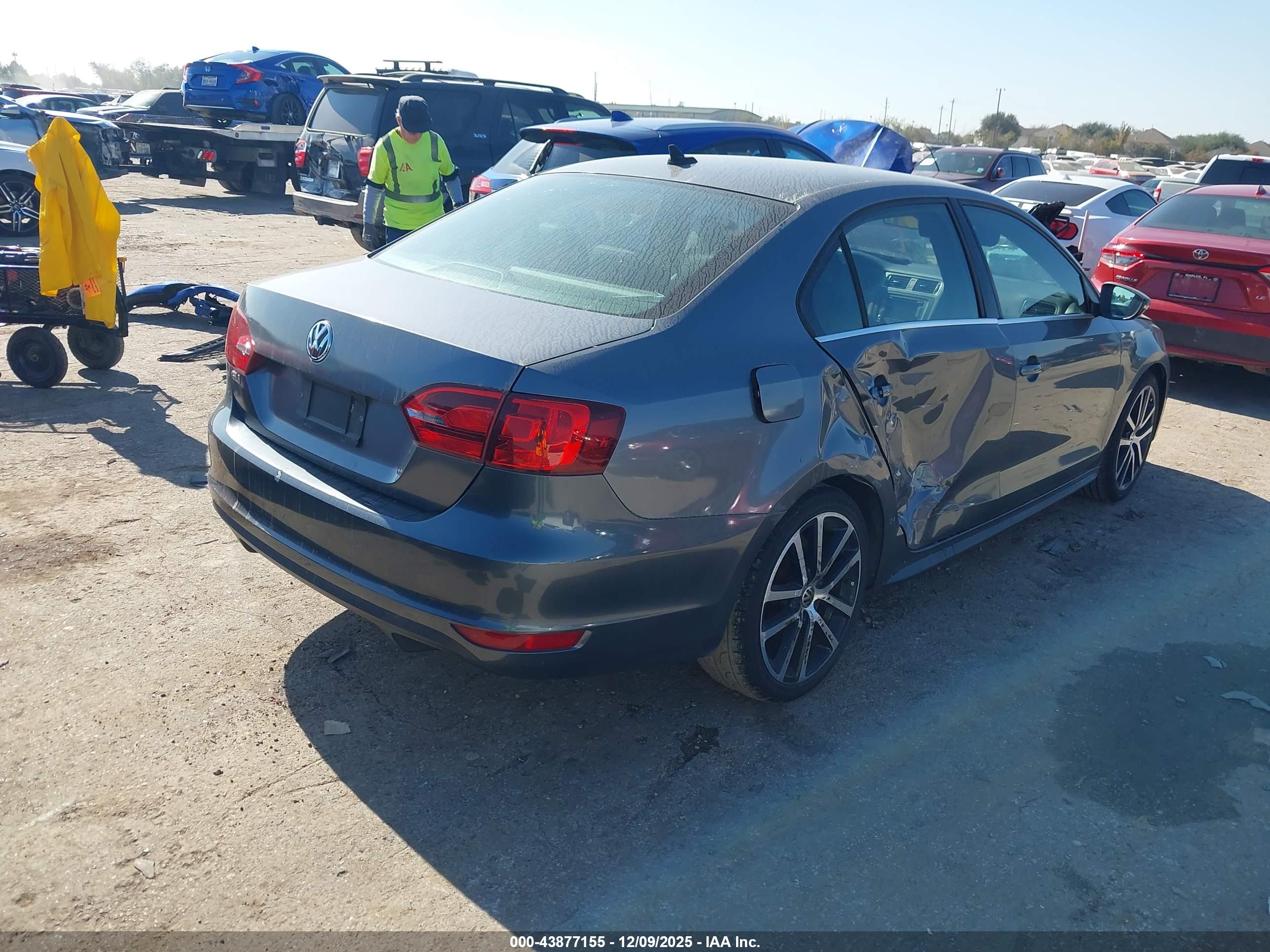 VOLKSWAGEN JETTA image 4
