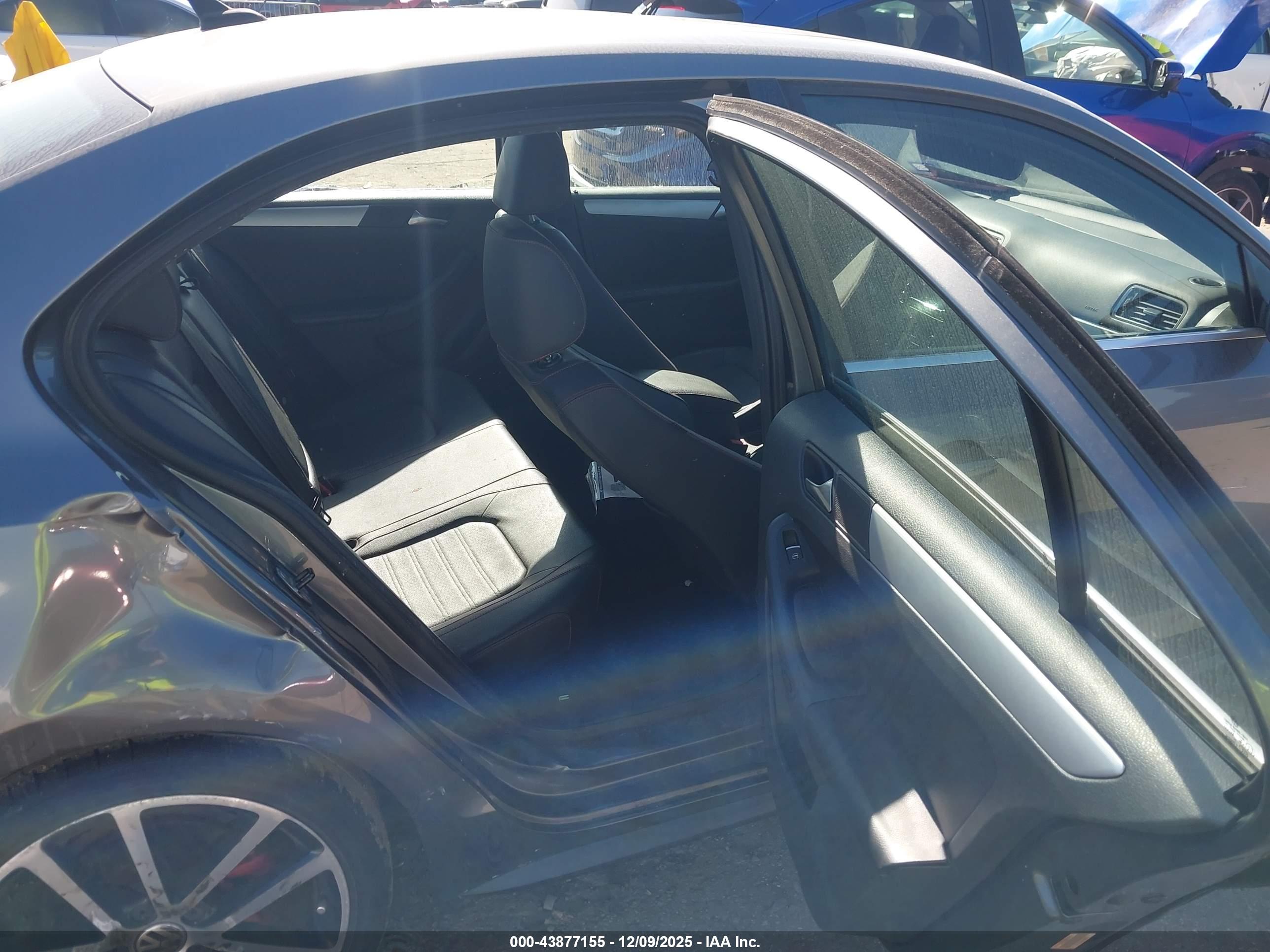 VOLKSWAGEN JETTA image 8