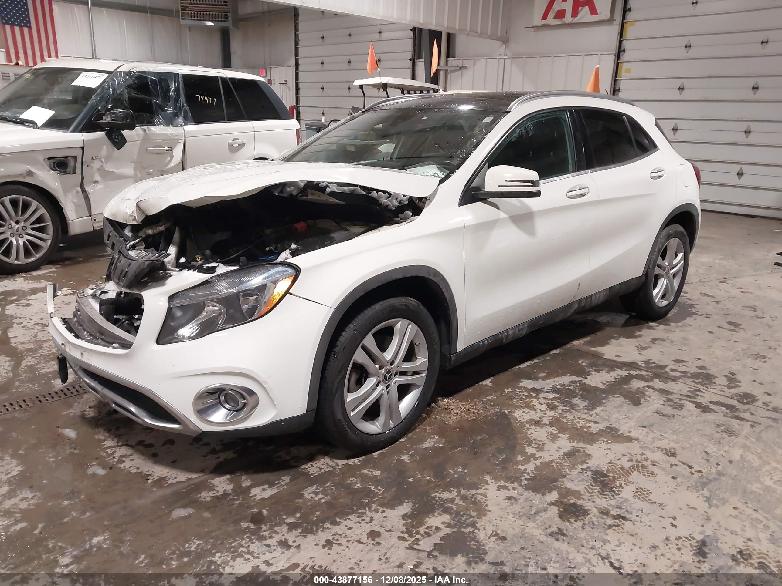 MERCEDES-BENZ GLA image 2