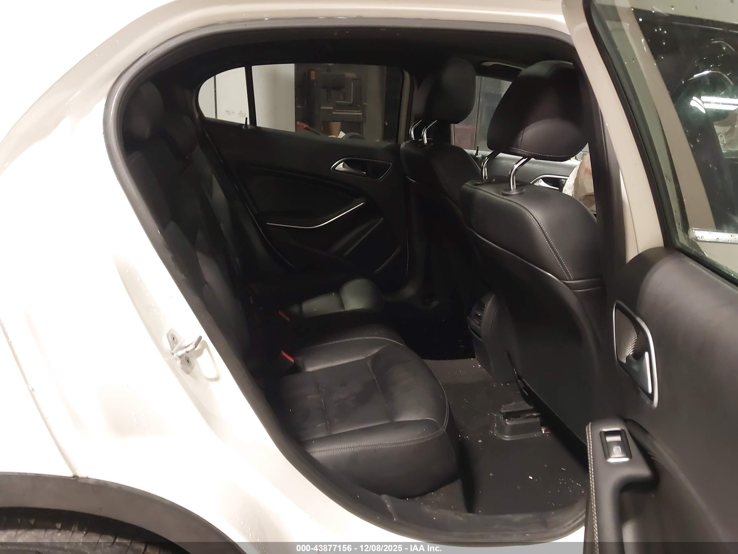 MERCEDES-BENZ GLA image 8