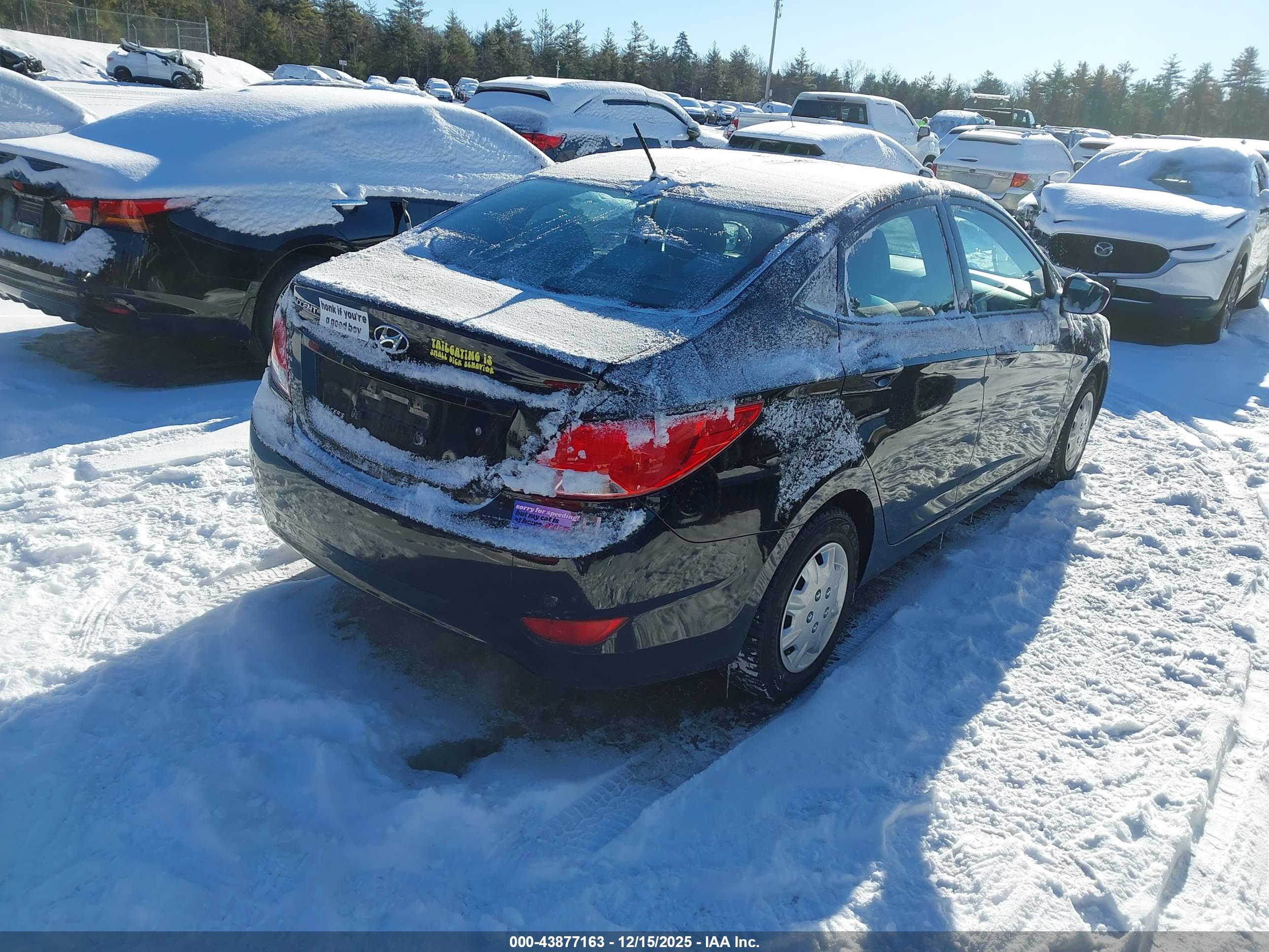 HYUNDAI ACCENT image 4