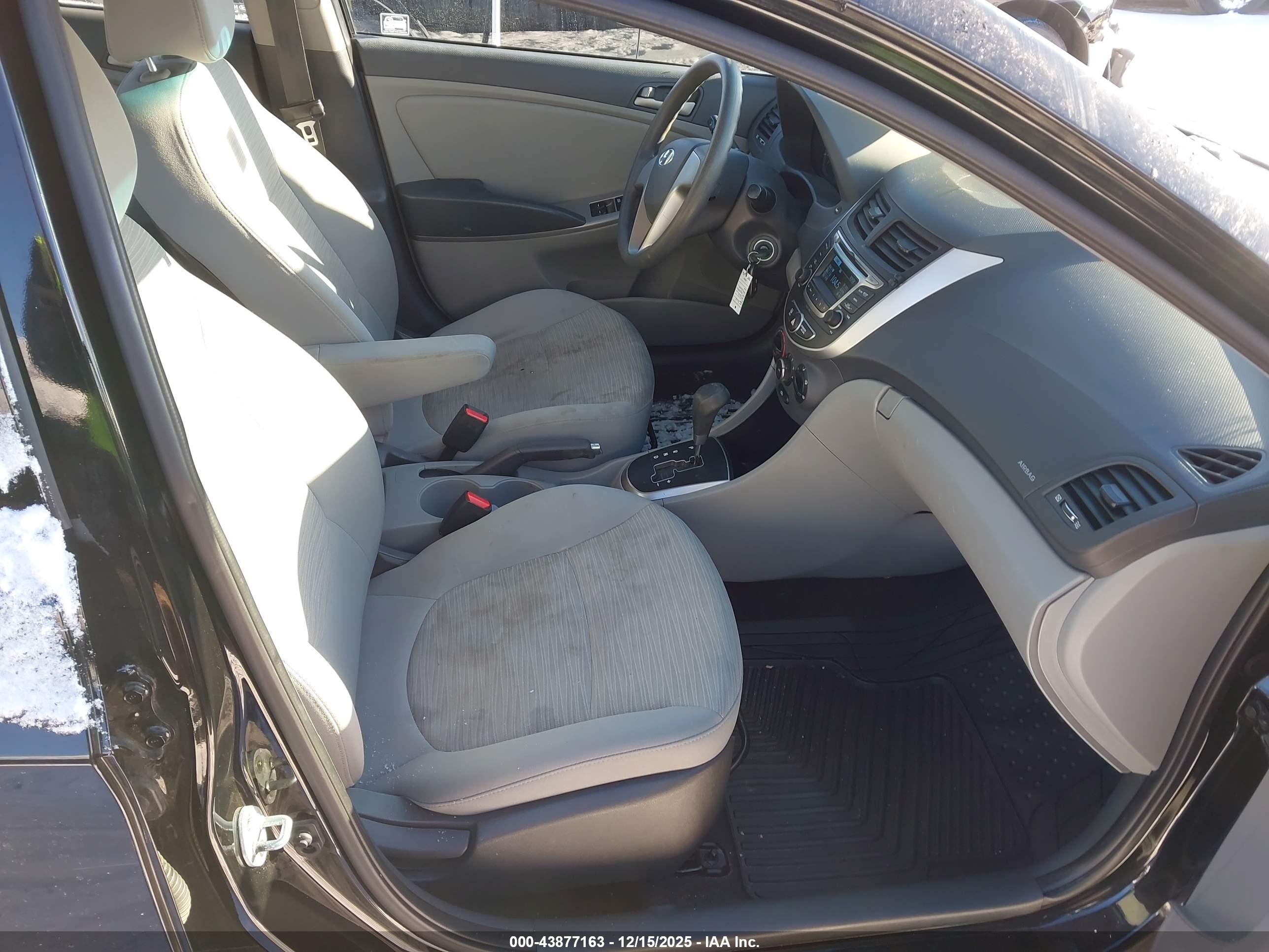 HYUNDAI ACCENT image 5