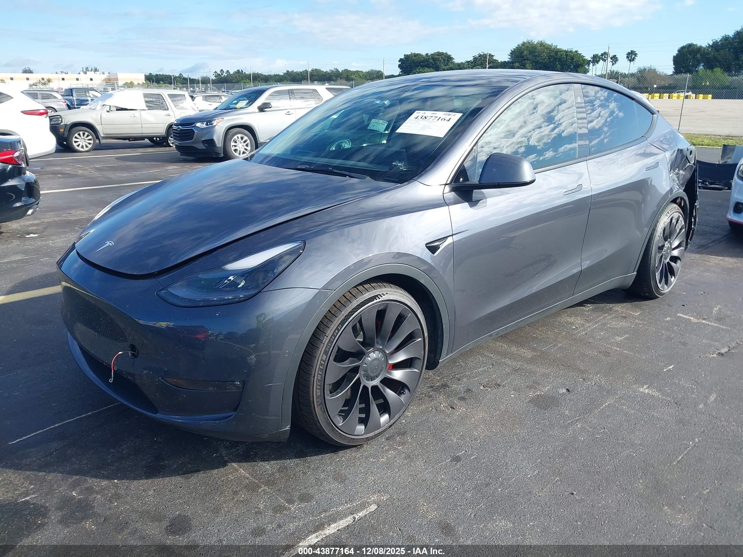 TESLA MODEL image 2