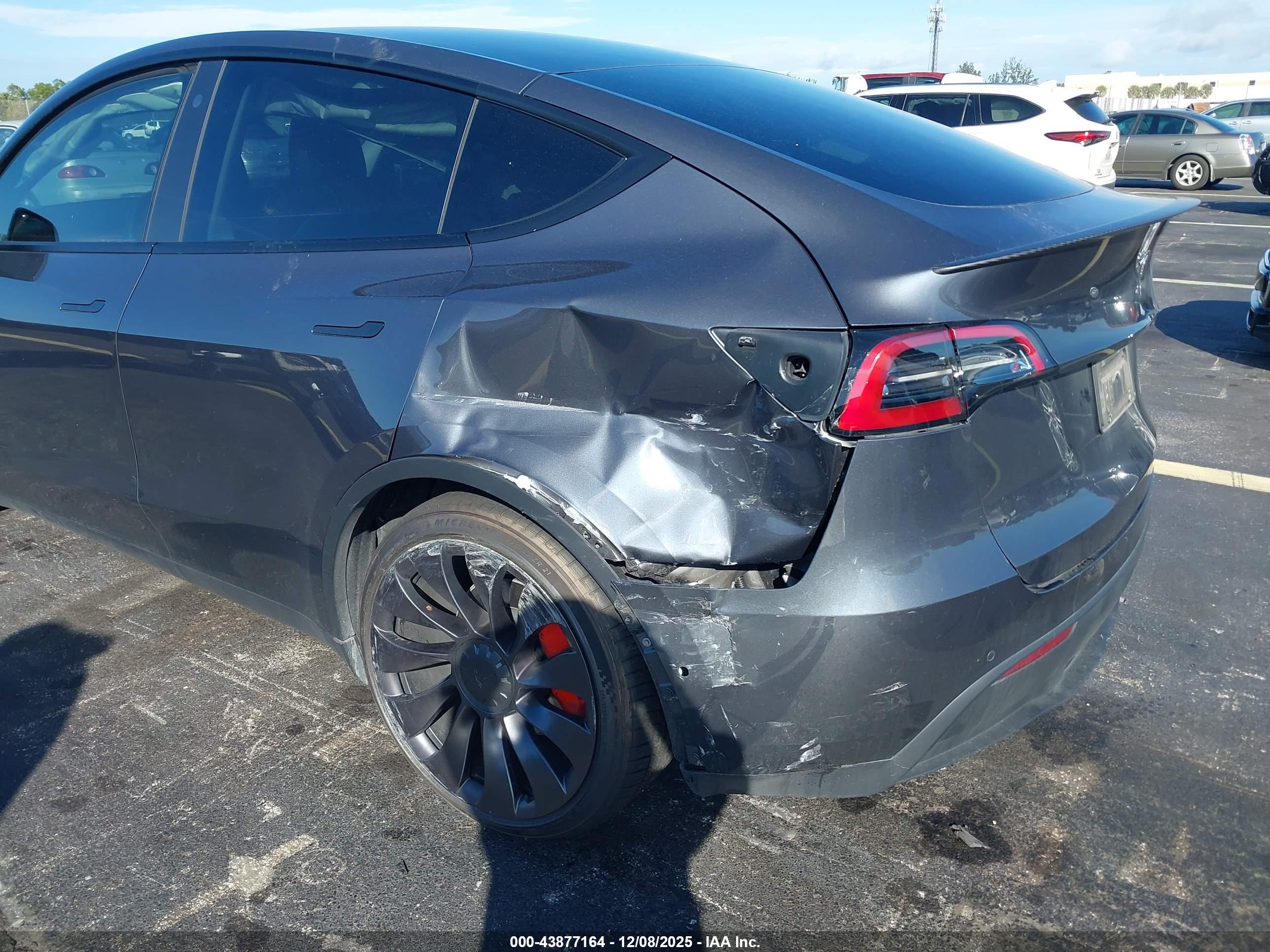 TESLA MODEL image 6