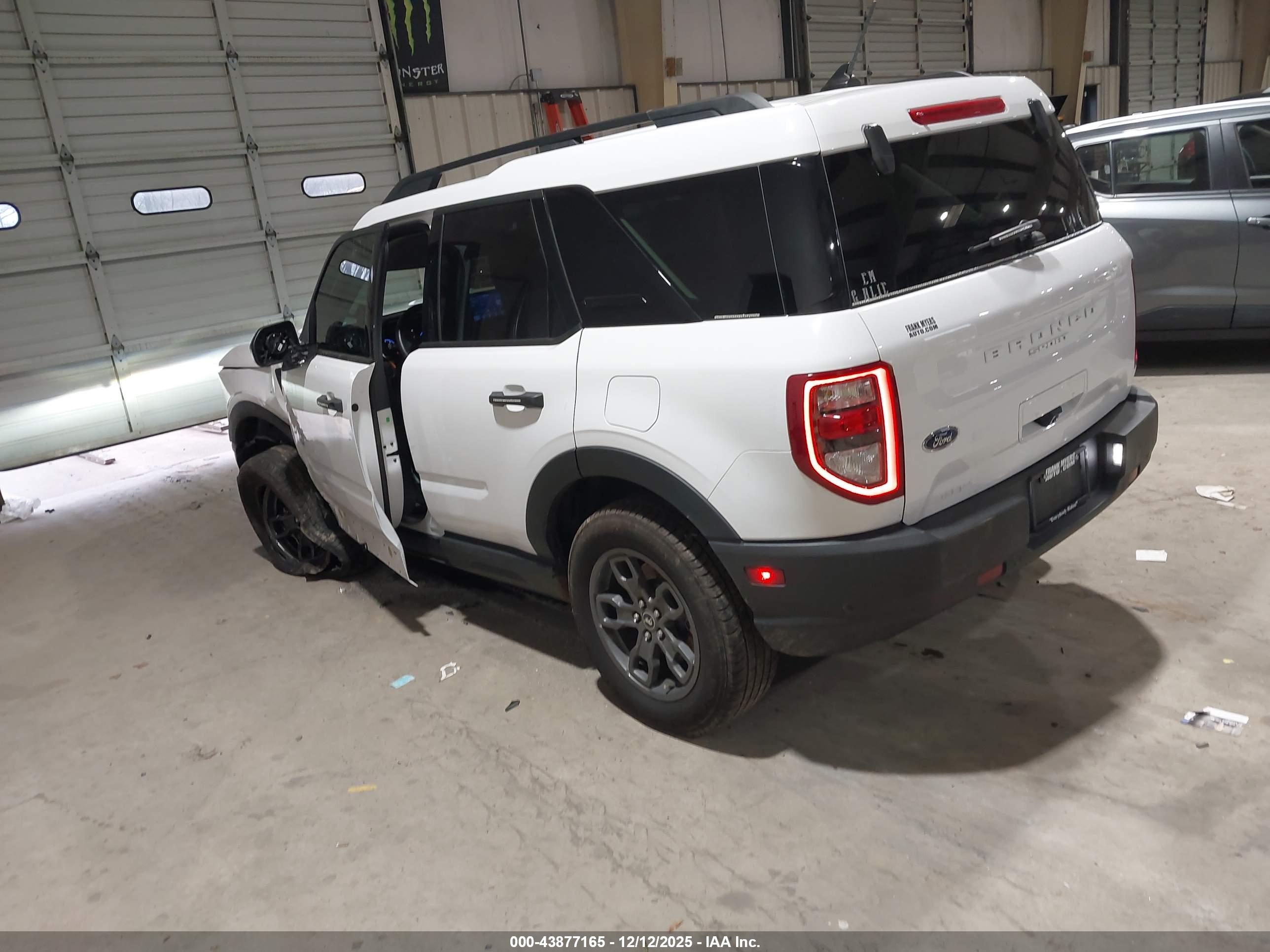 FORD BRONCO image 3