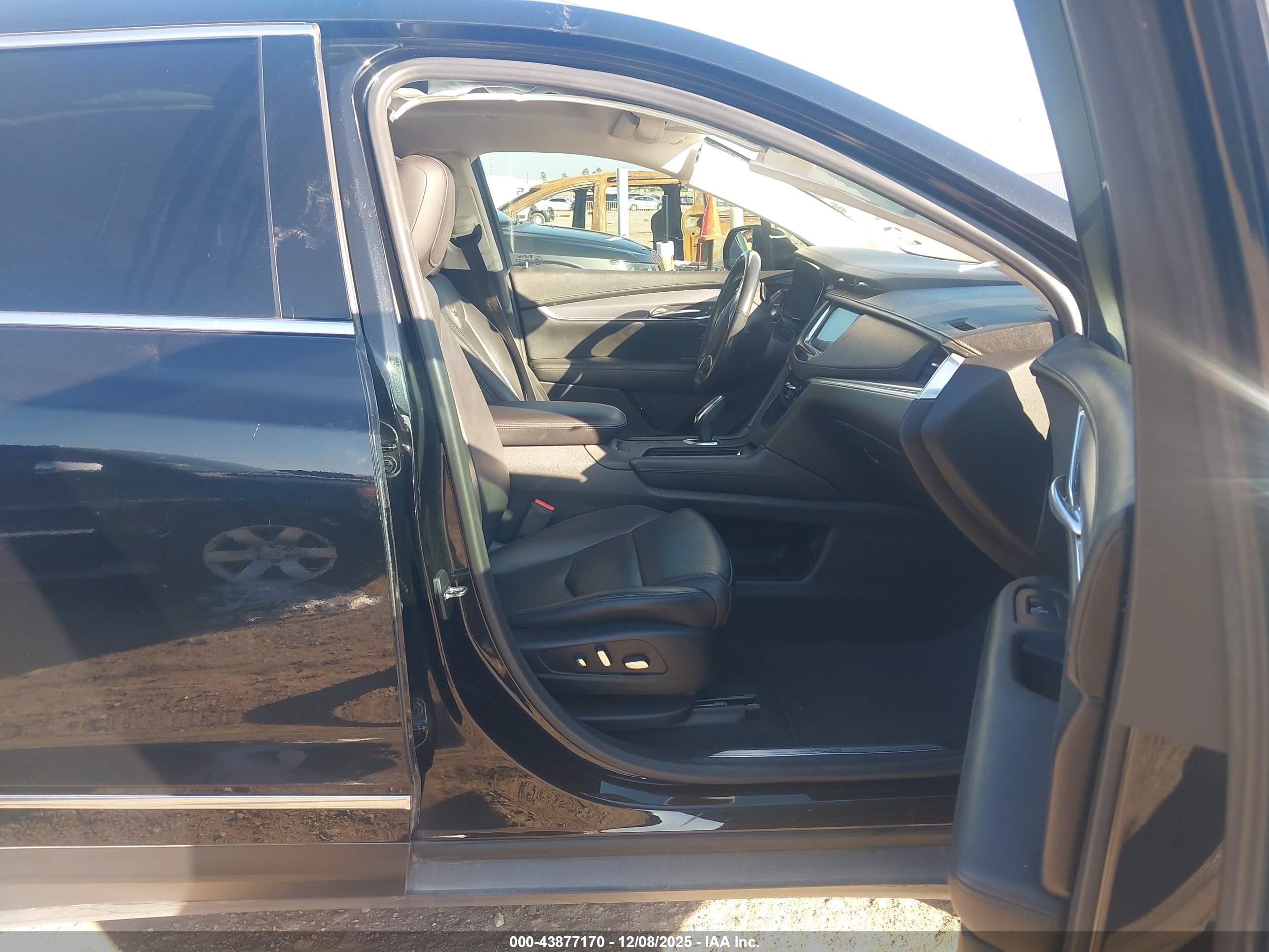 CADILLAC XT5 image 5