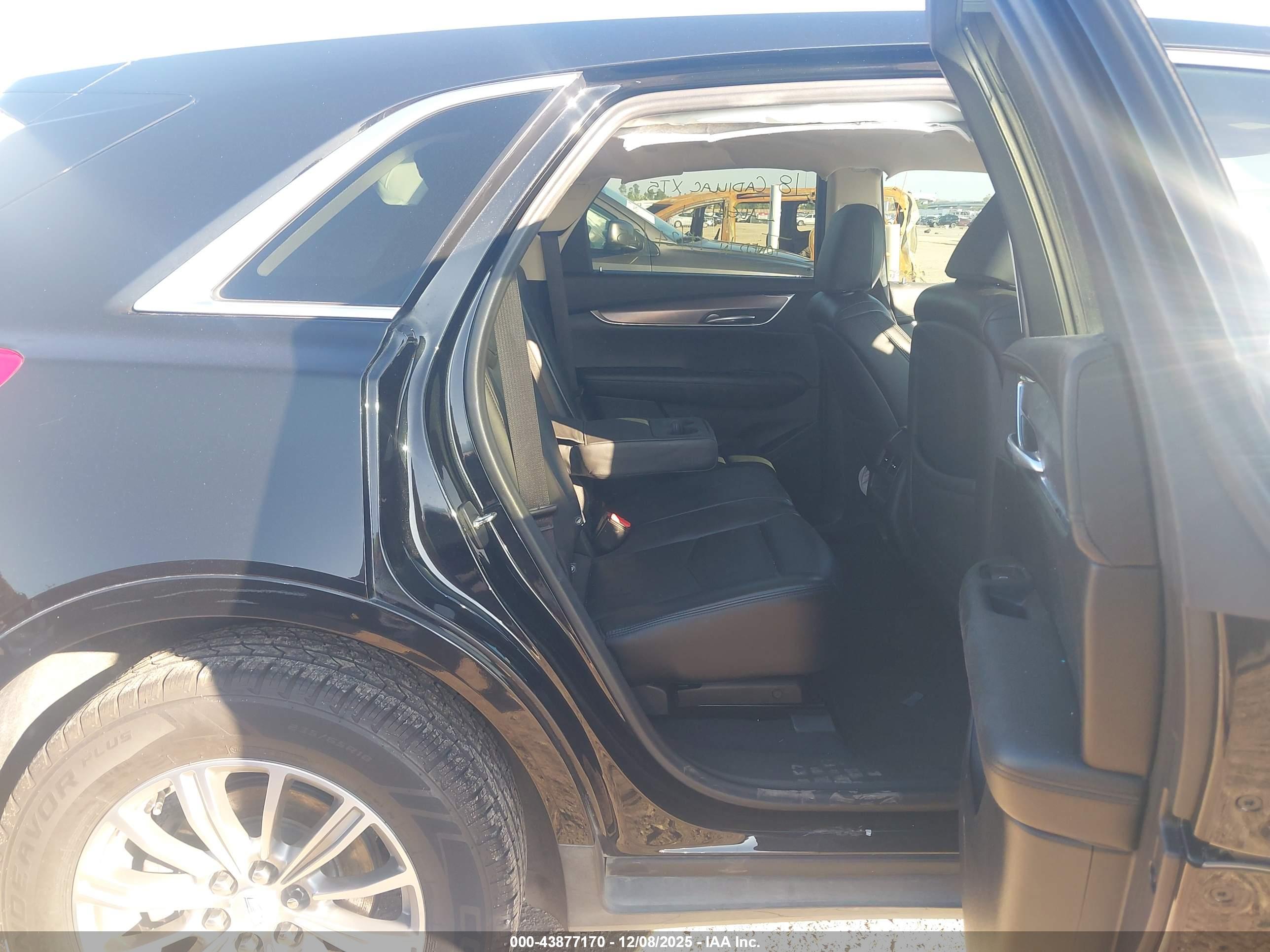 CADILLAC XT5 image 8