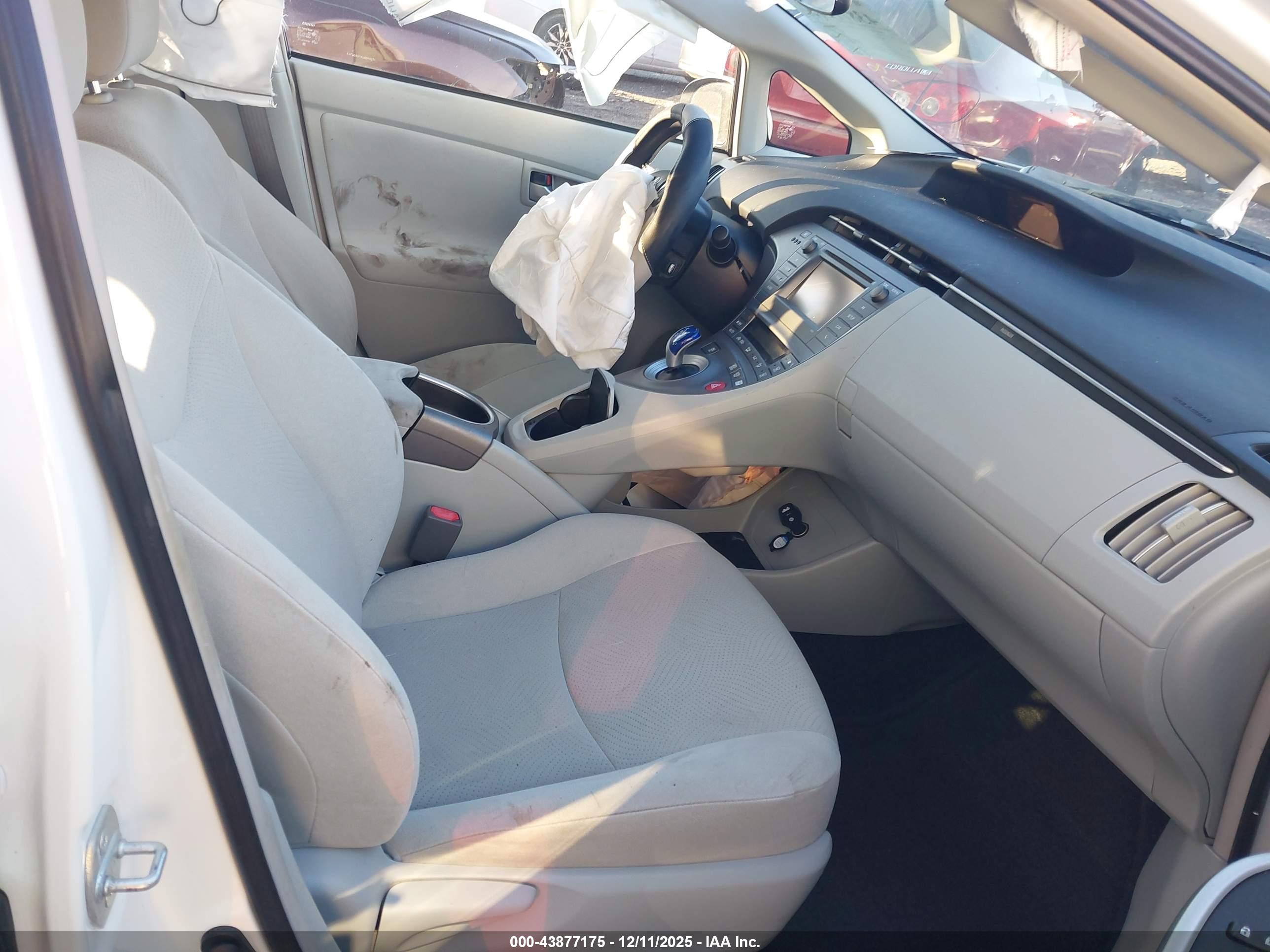 TOYOTA PRIUS image 5
