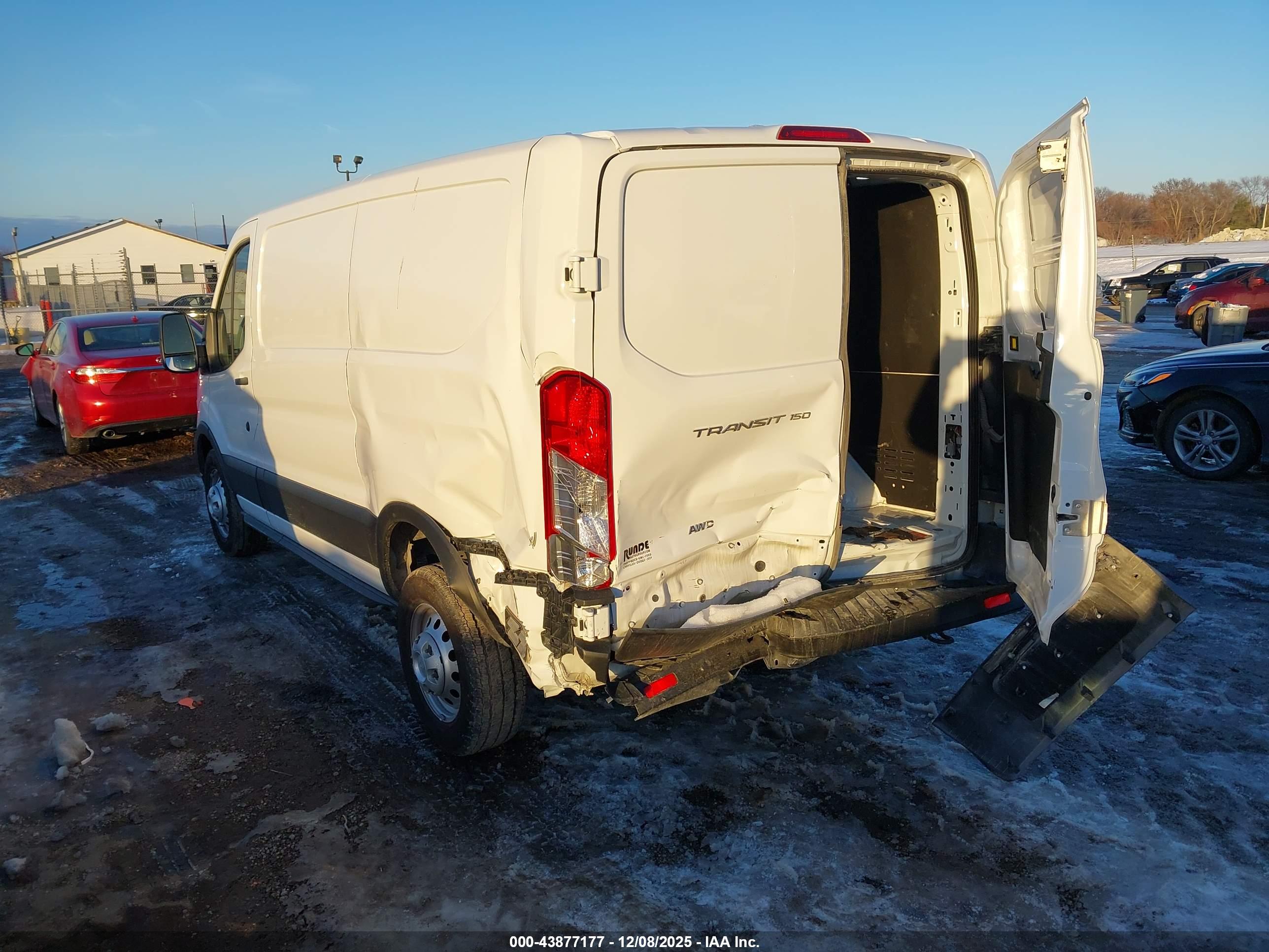 FORD TRANSIT-150 image 3