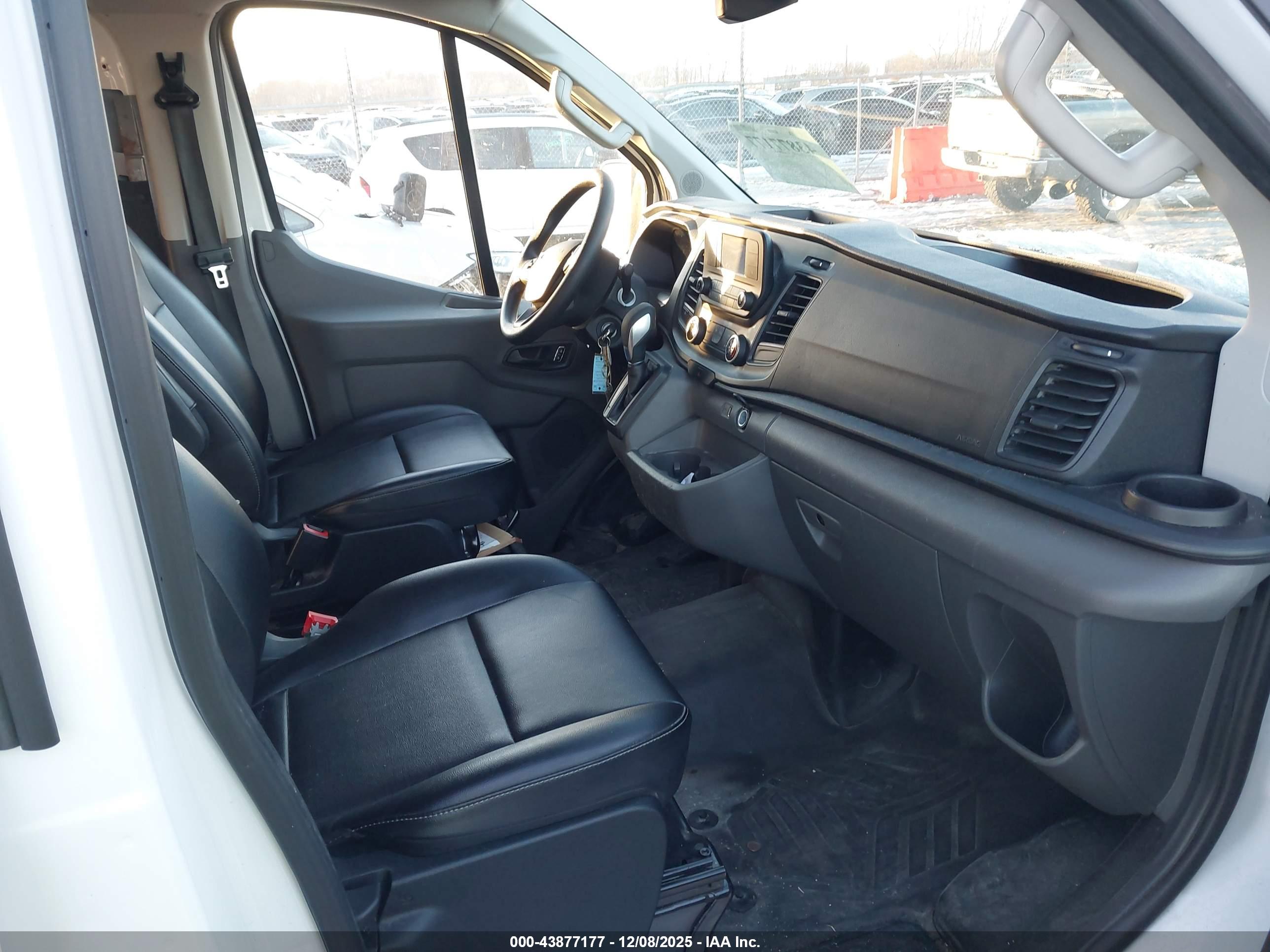 FORD TRANSIT-150 image 5
