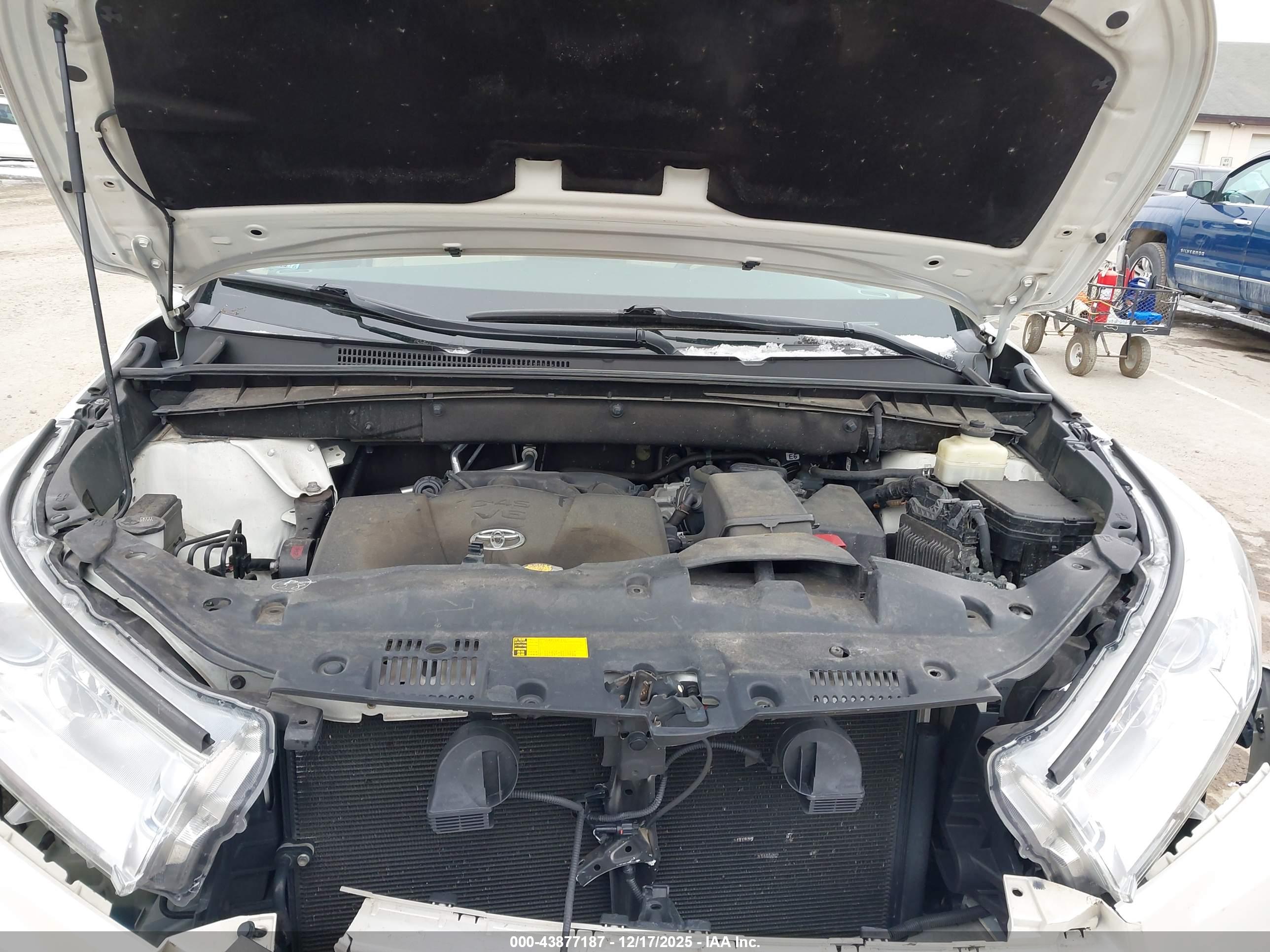 TOYOTA HIGHLANDER image 10