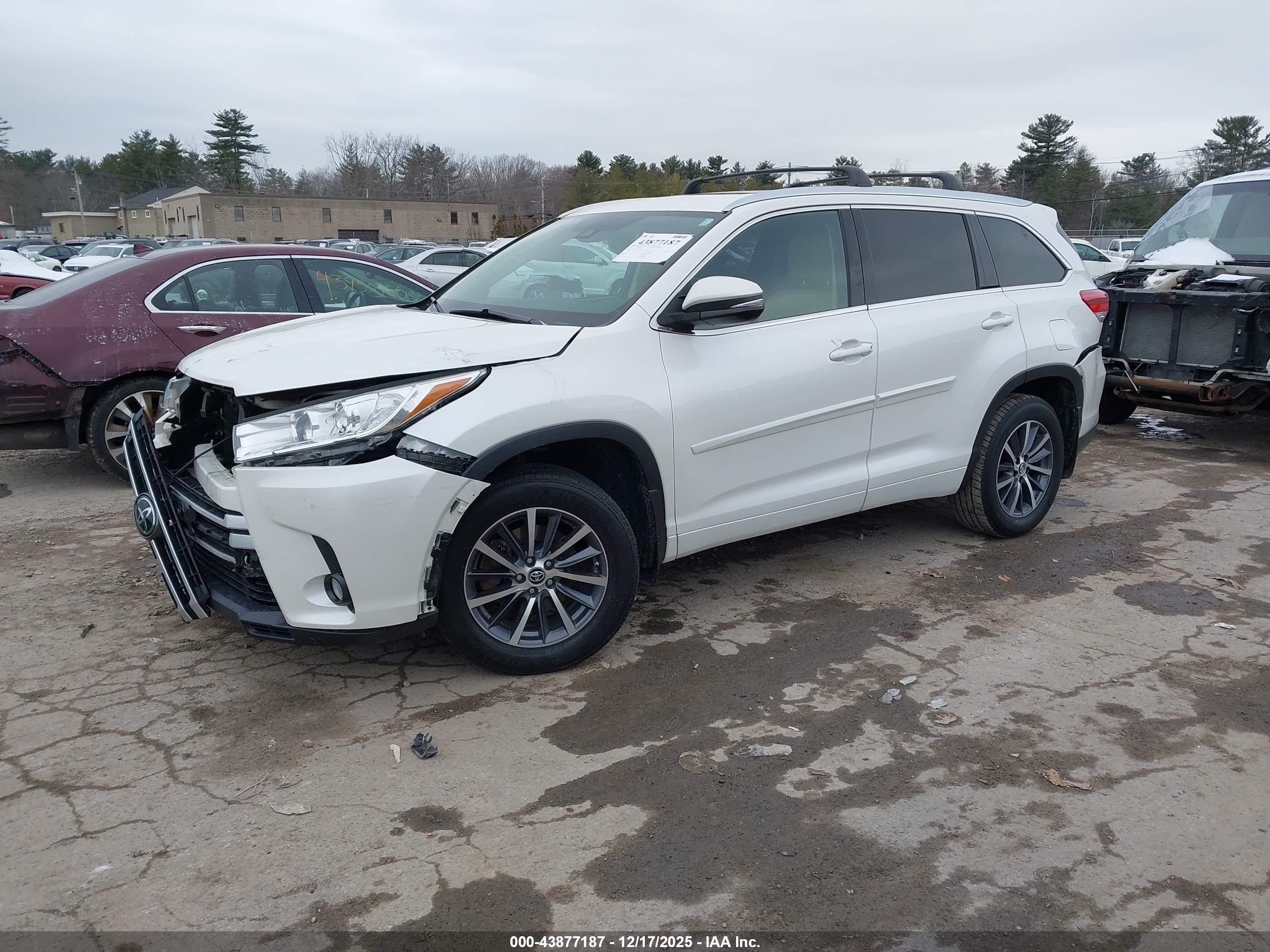 TOYOTA HIGHLANDER image 2