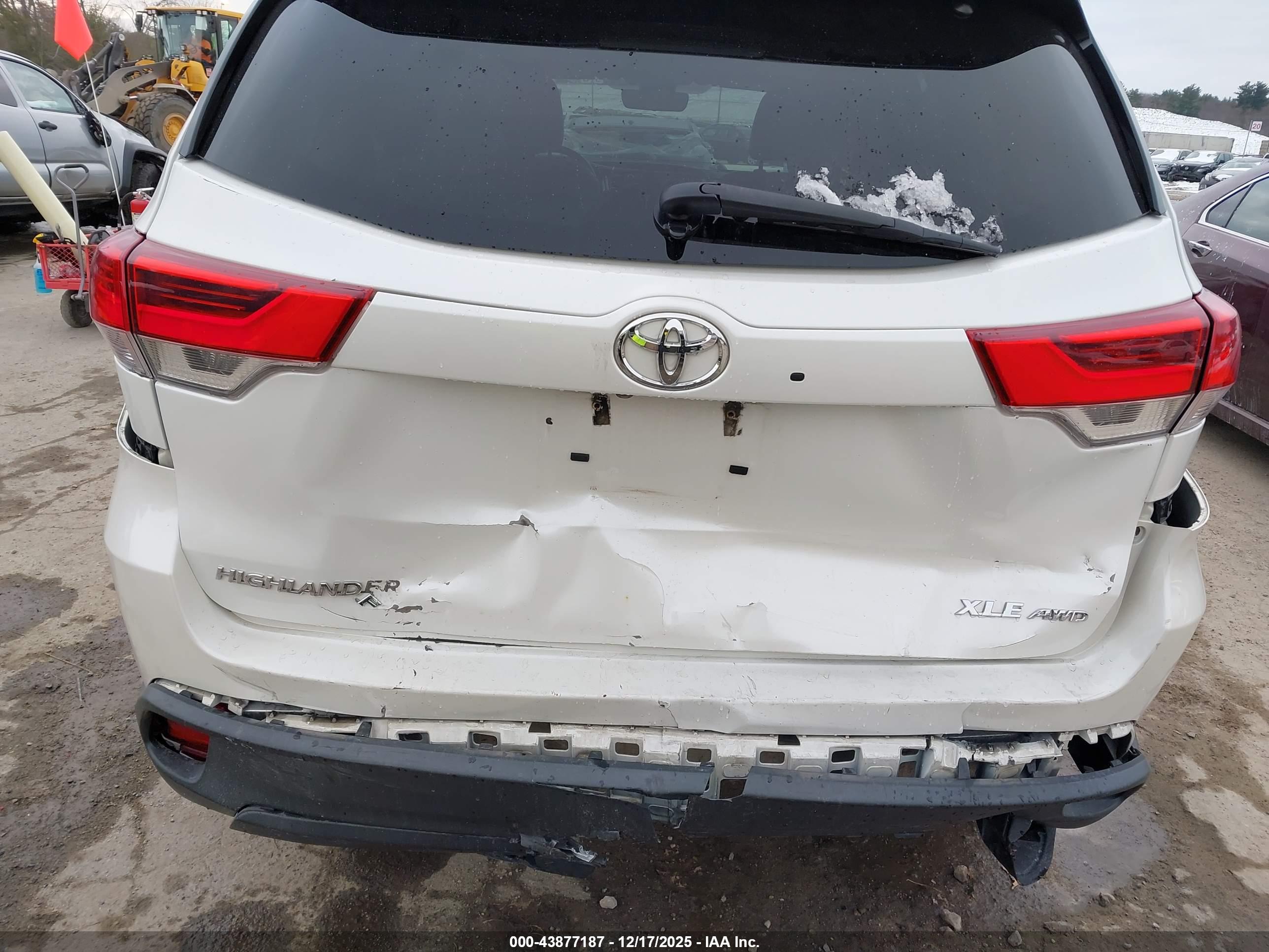 TOYOTA HIGHLANDER image 6