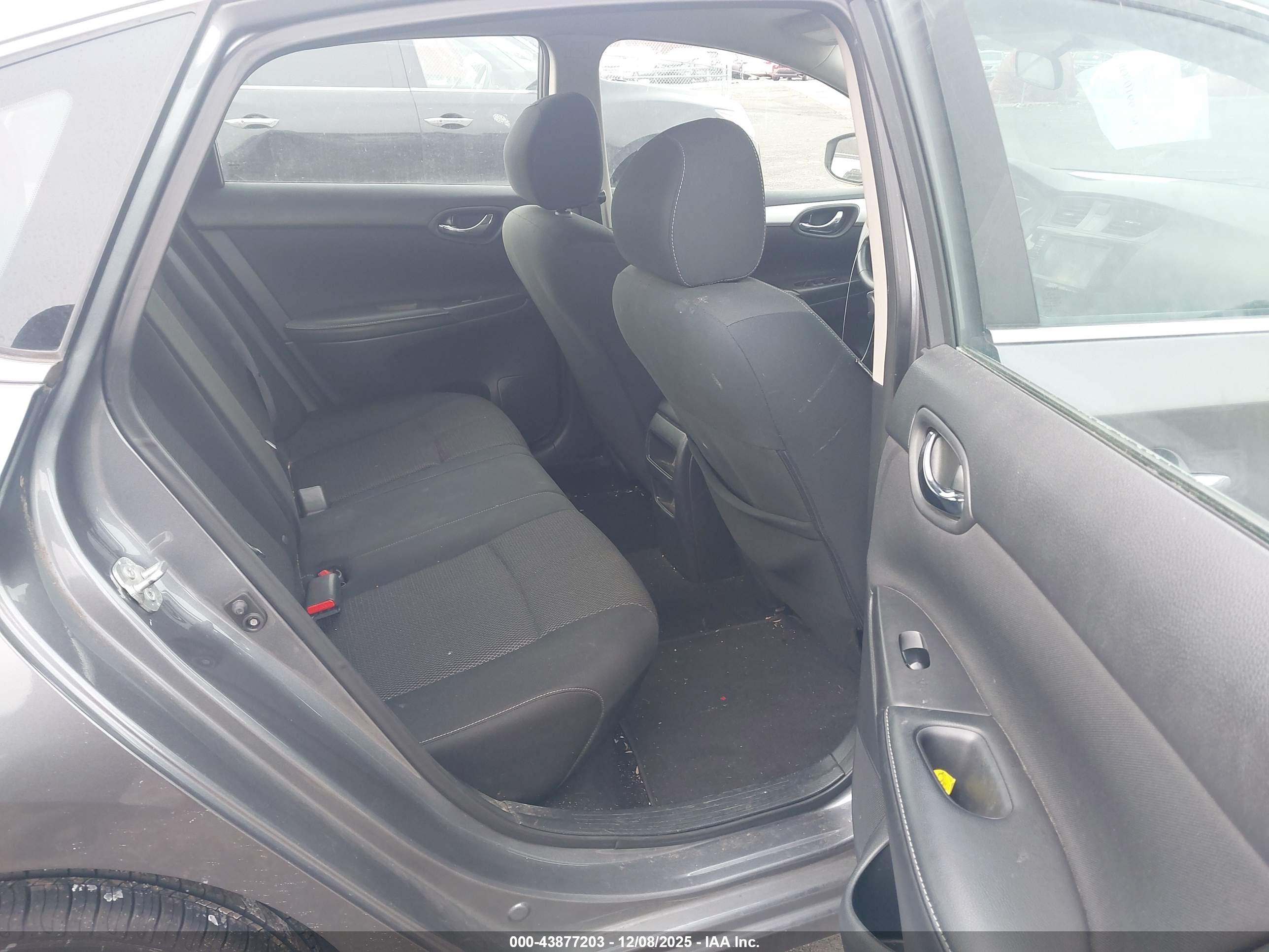 NISSAN SENTRA image 8