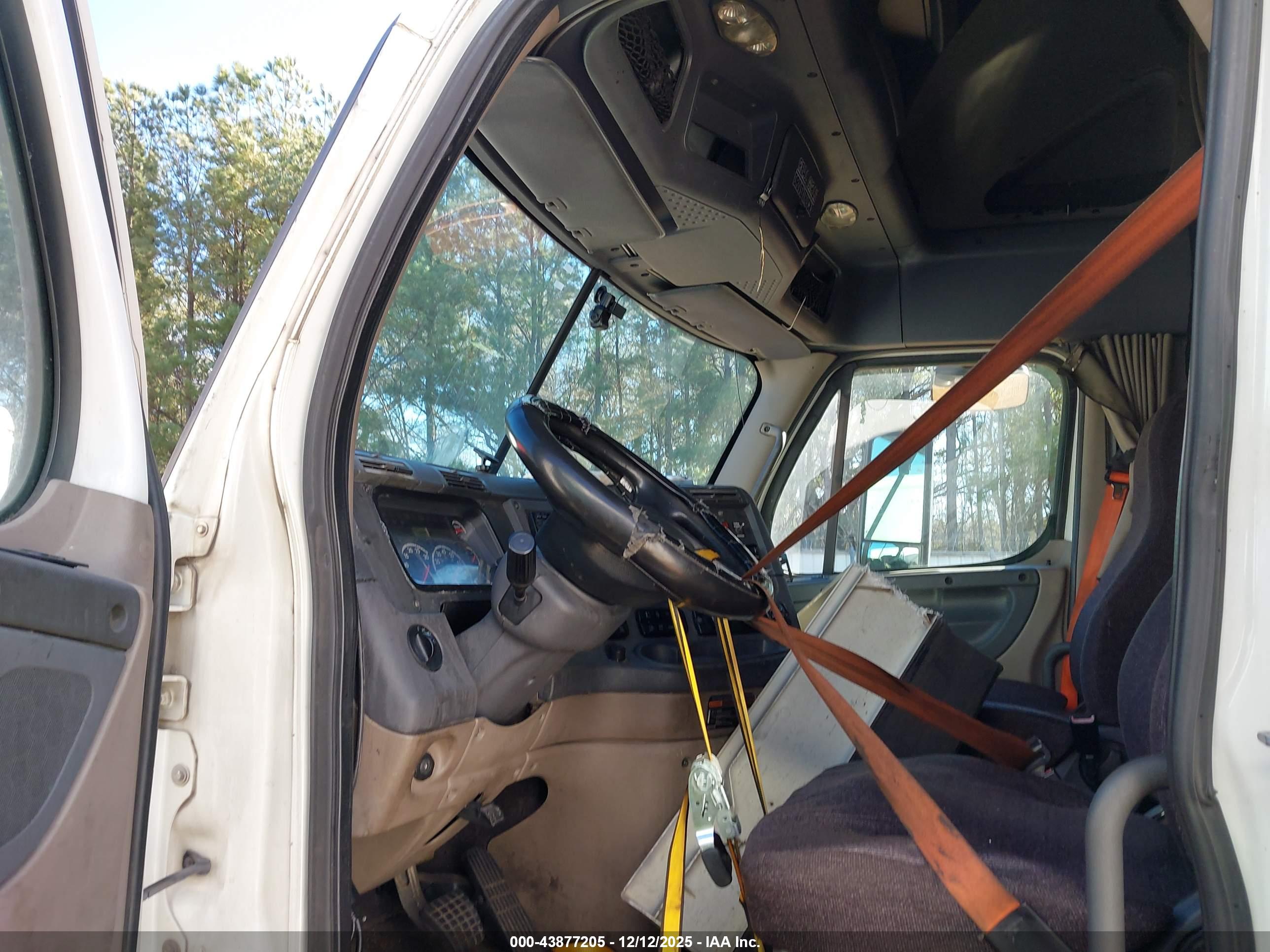 FREIGHTLINER CASCADIA image 7