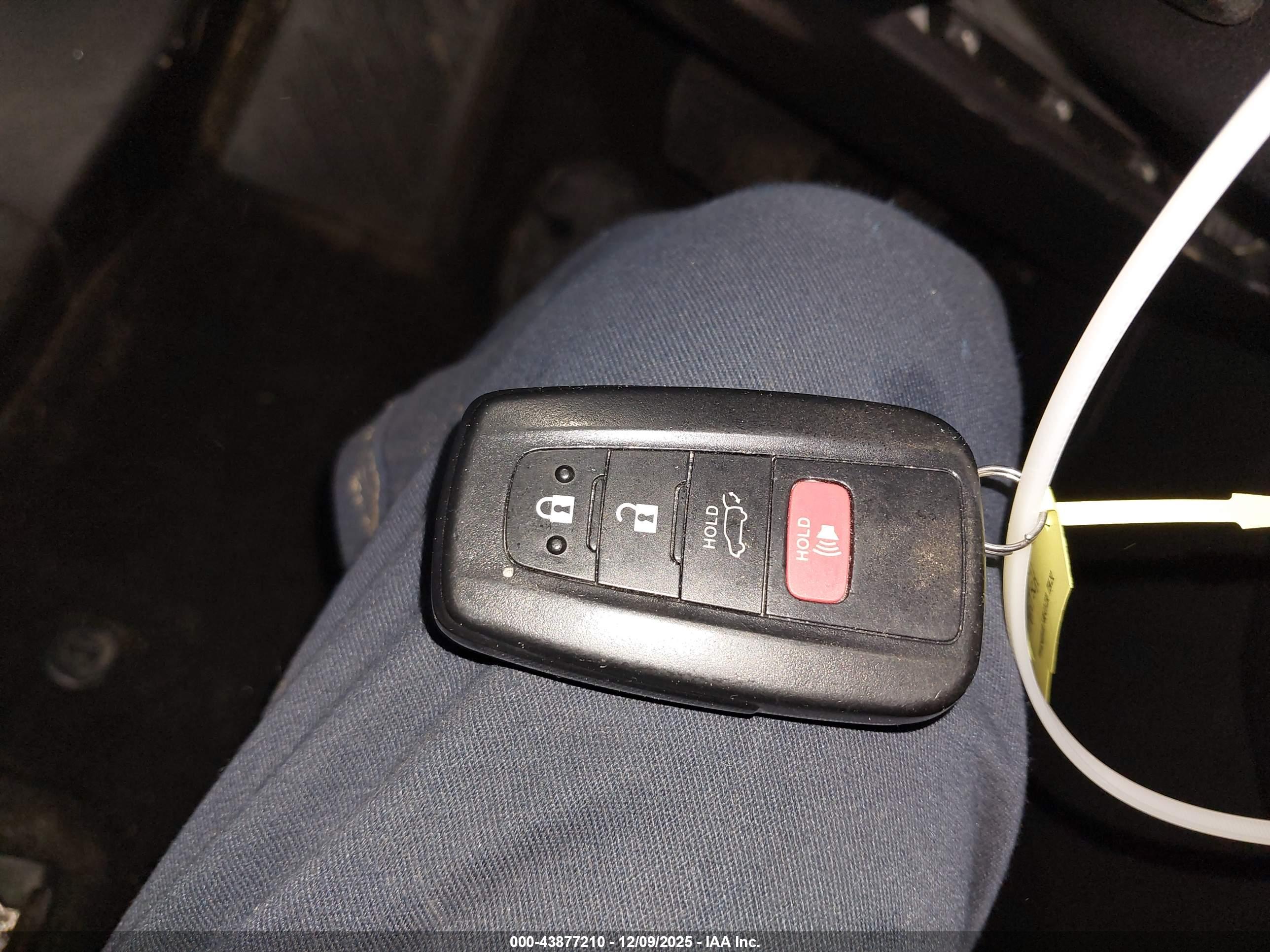 TOYOTA RAV4 image 11