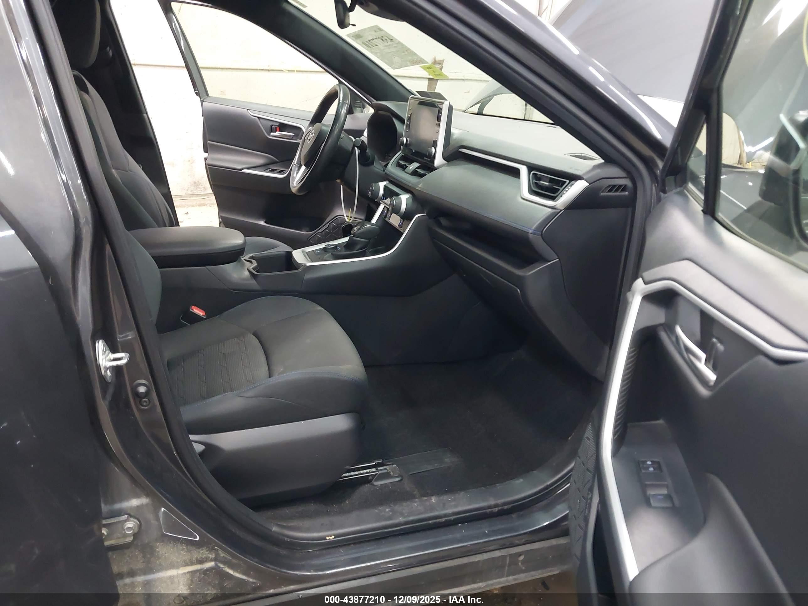 TOYOTA RAV4 image 5