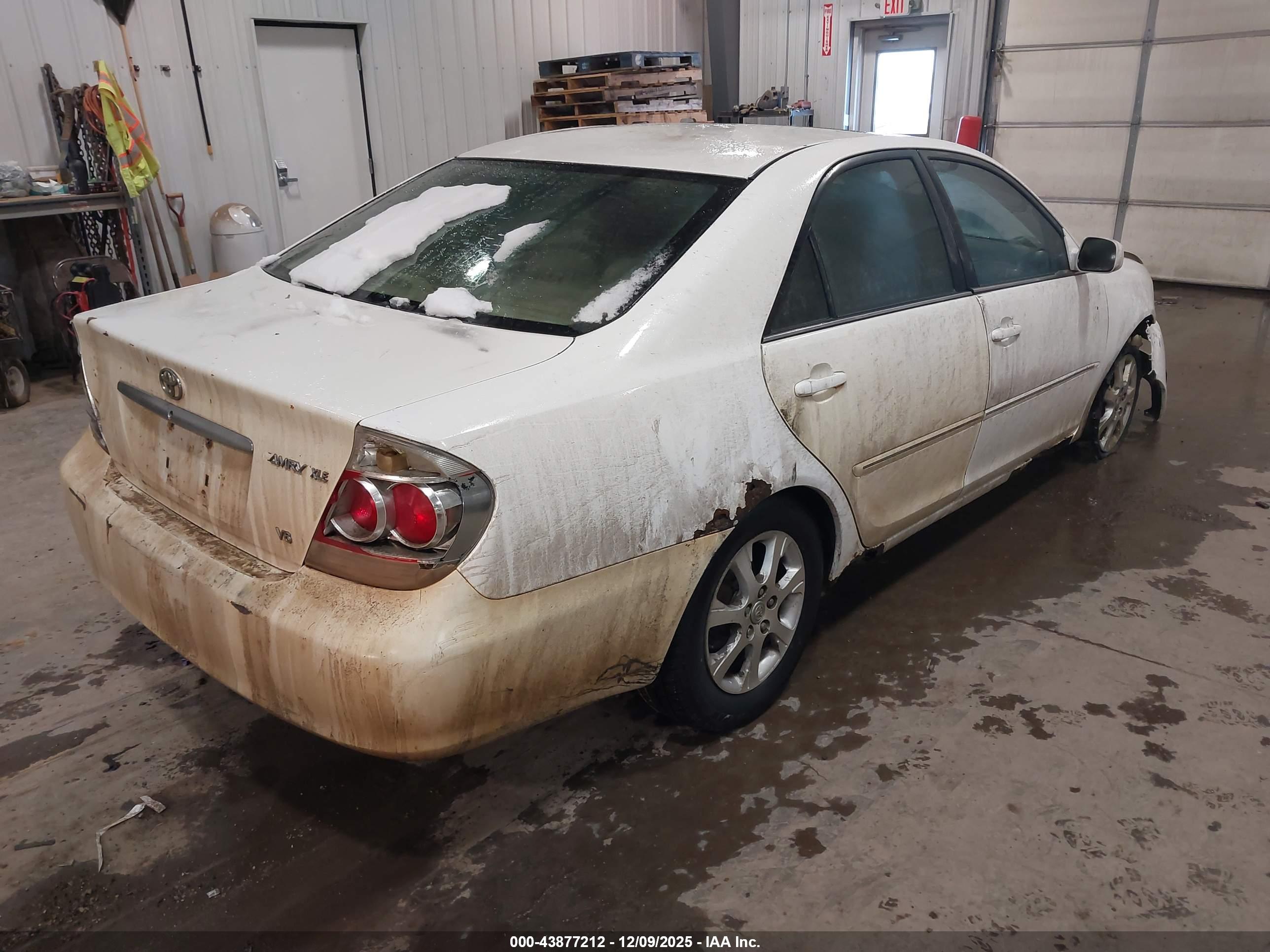 TOYOTA CAMRY image 4