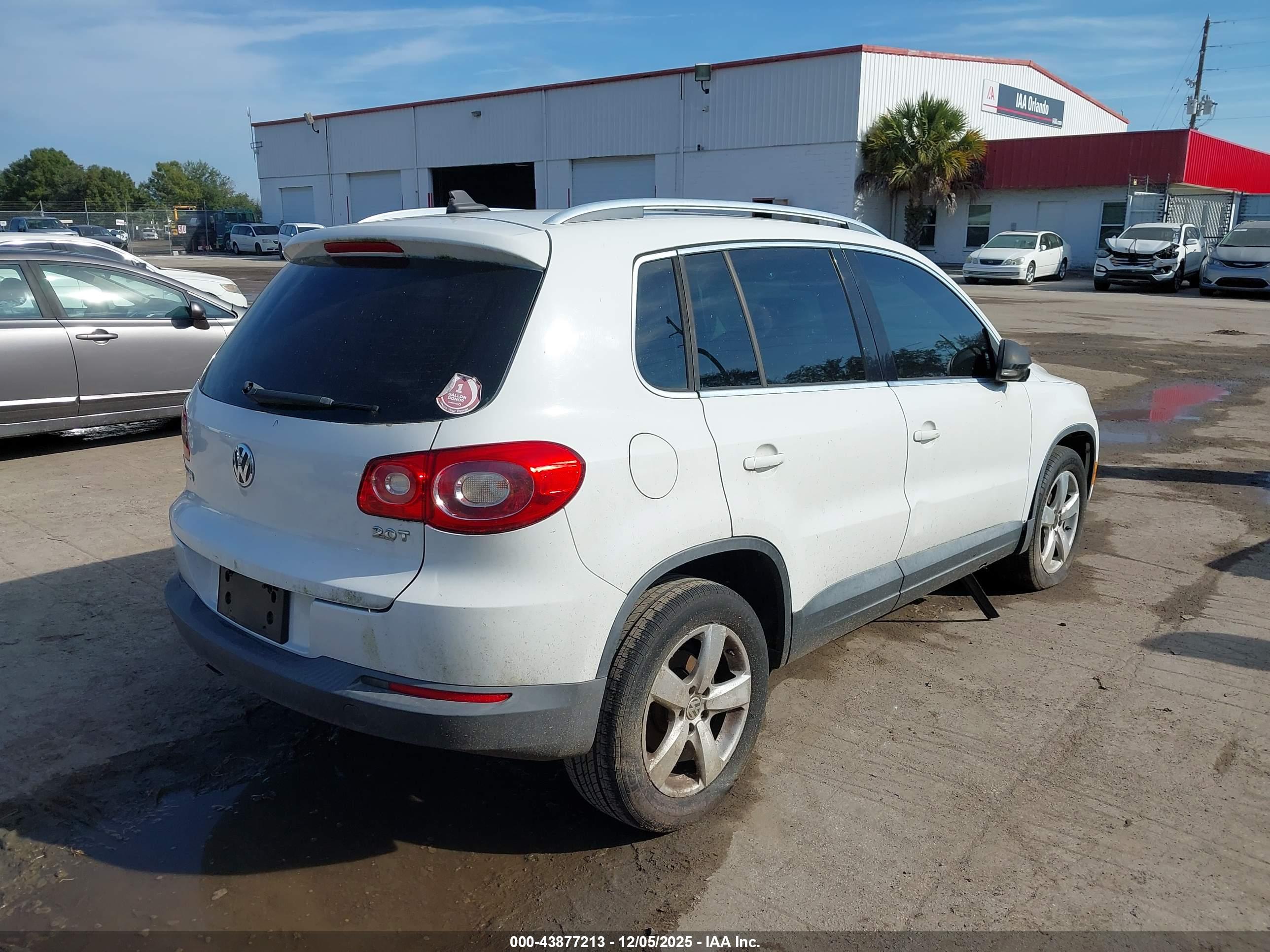 VOLKSWAGEN TIGUAN image 4