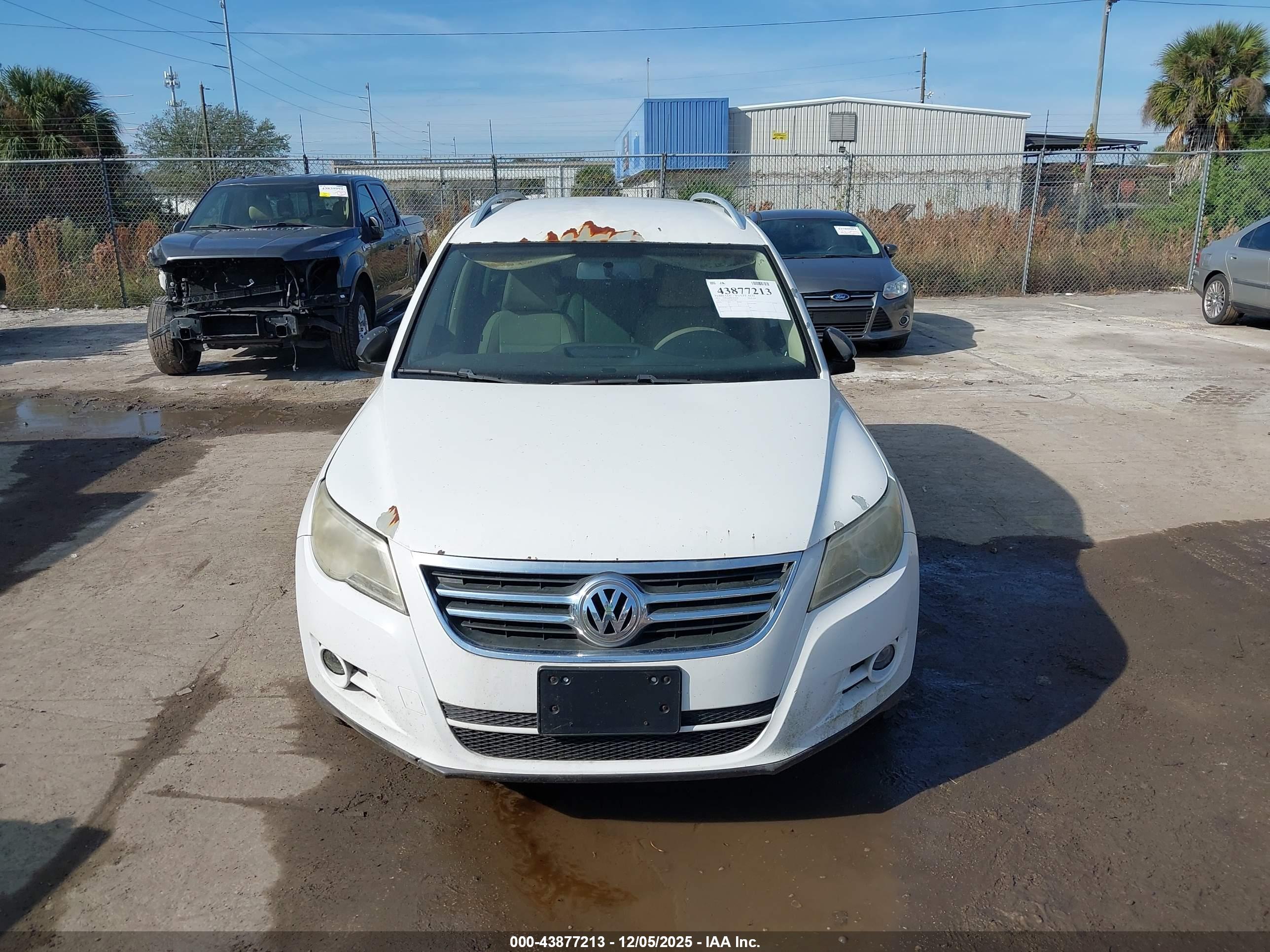 VOLKSWAGEN TIGUAN image 6