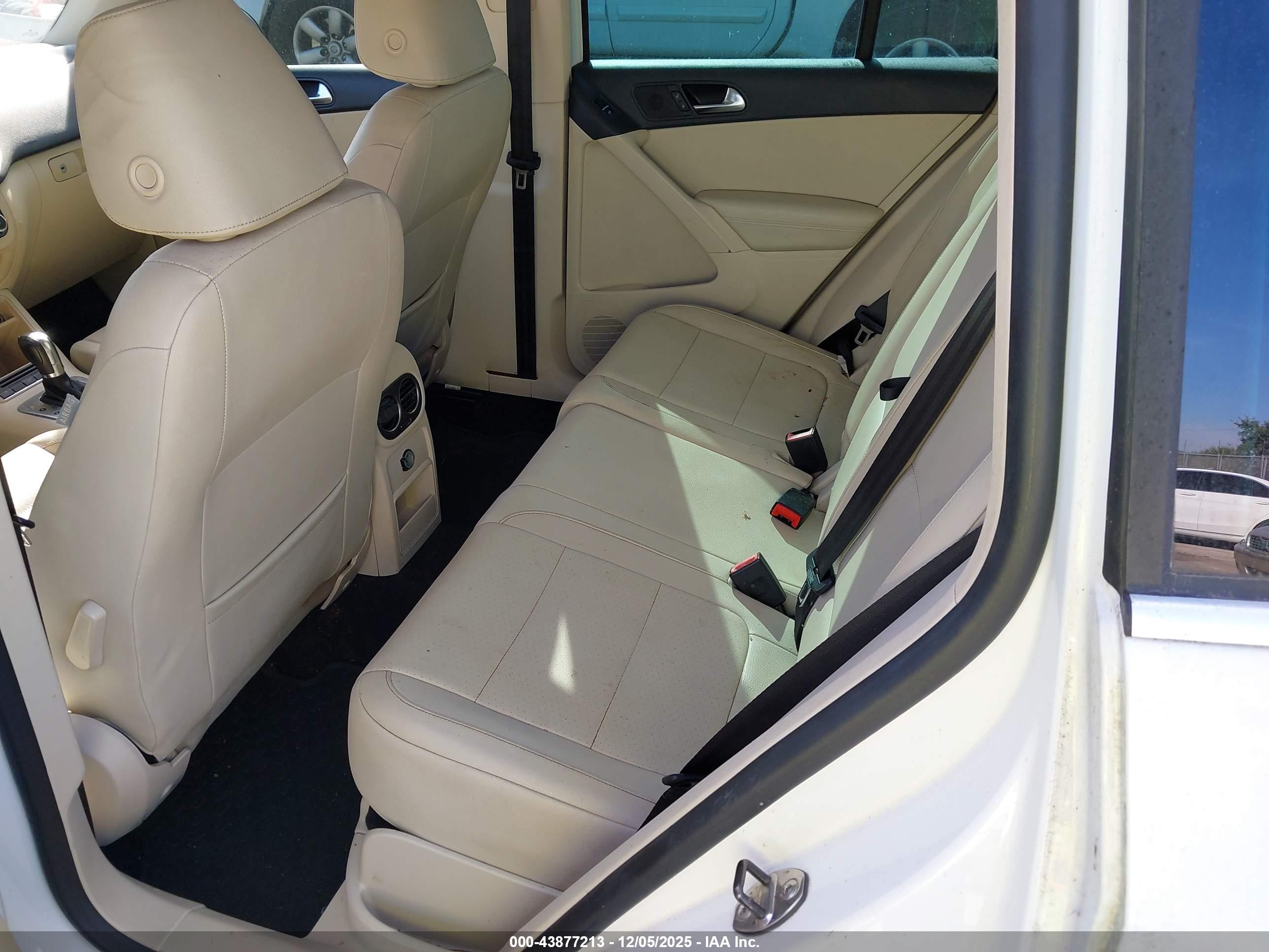 VOLKSWAGEN TIGUAN image 8
