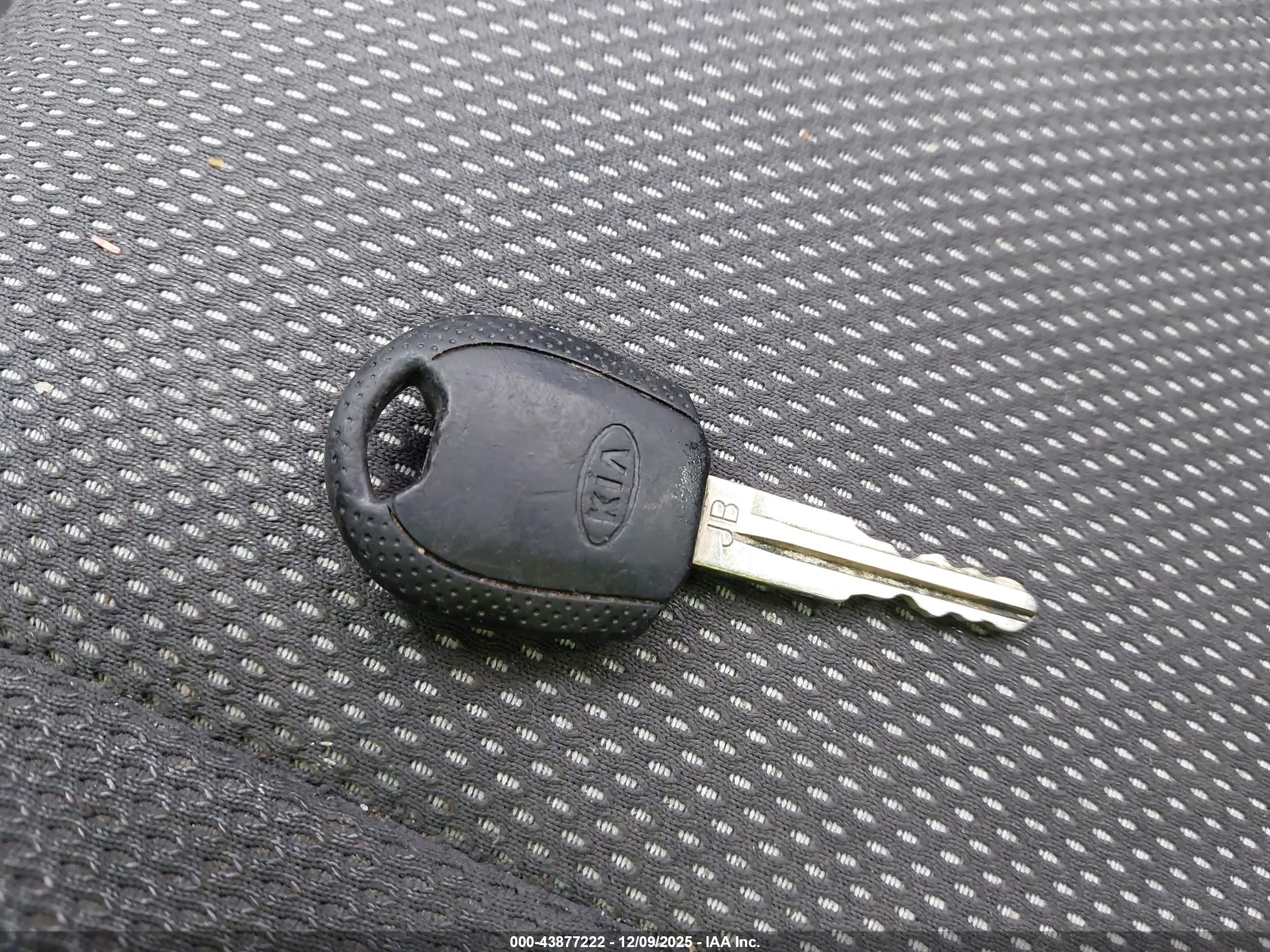 KIA RIO image 11