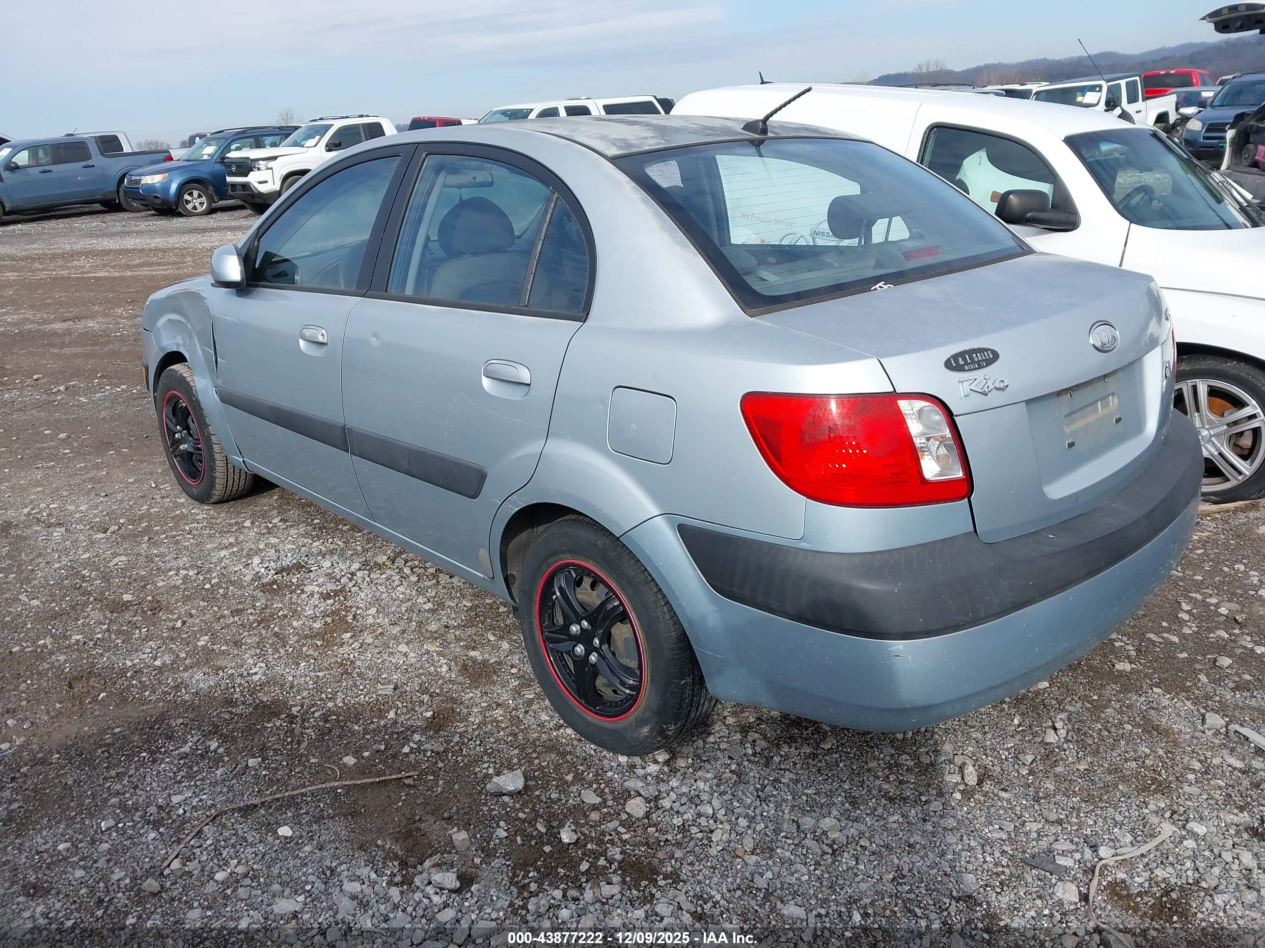 KIA RIO image 3