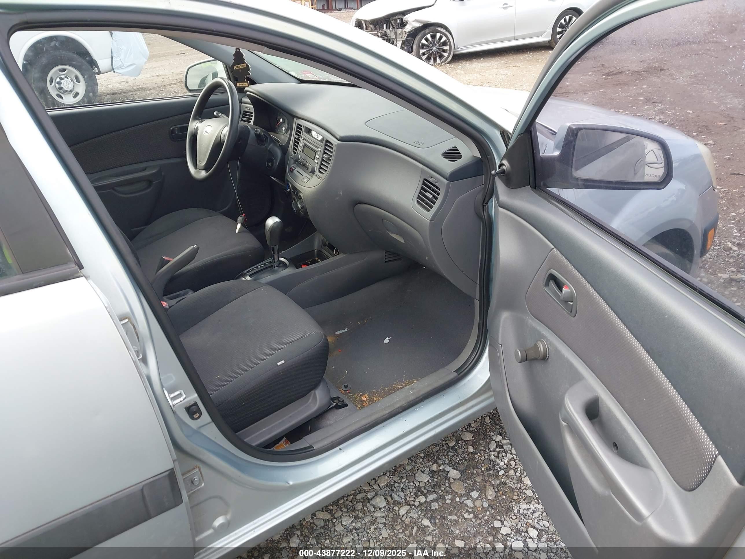 KIA RIO image 5