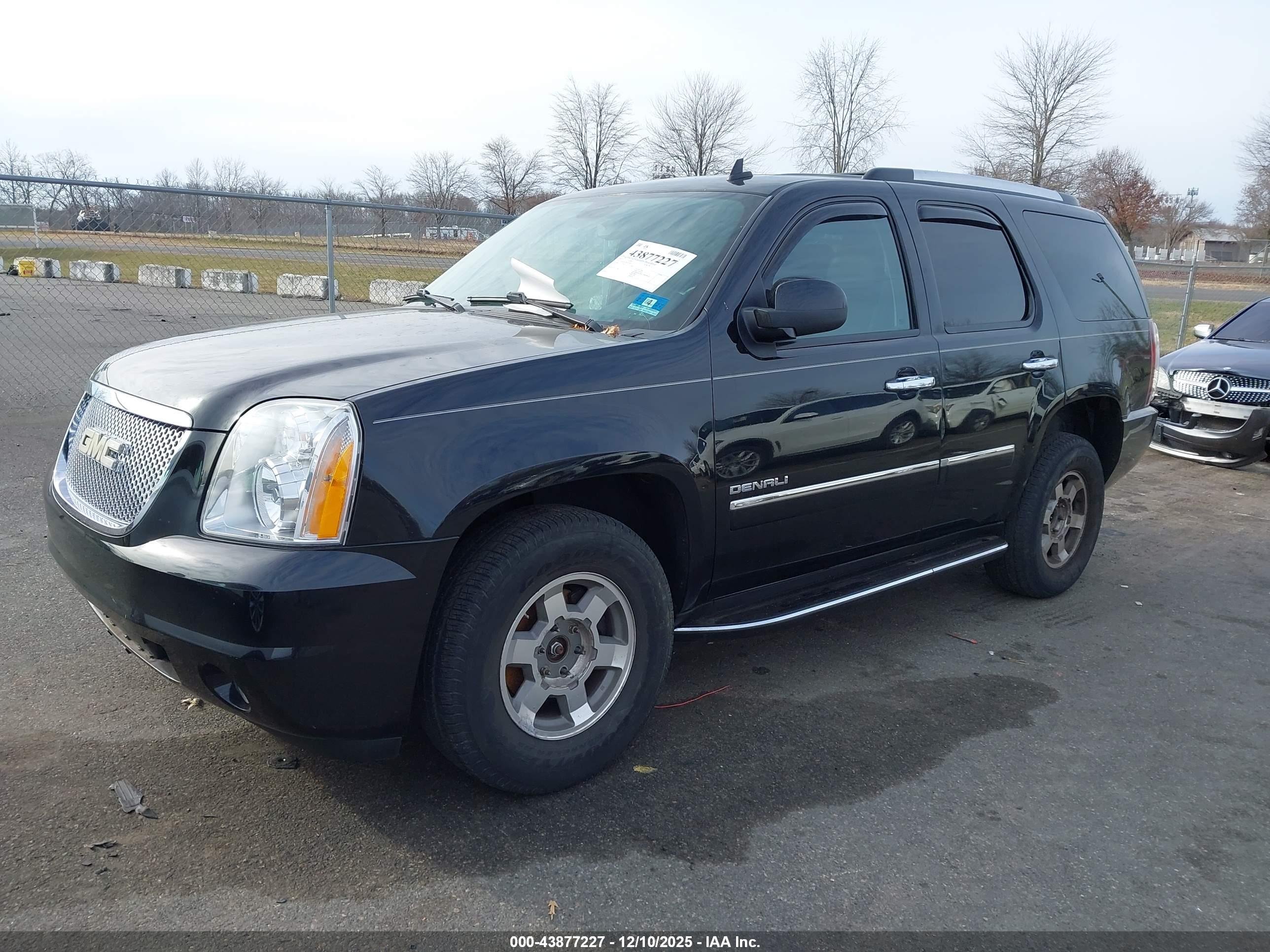 GMC YUKON image 2