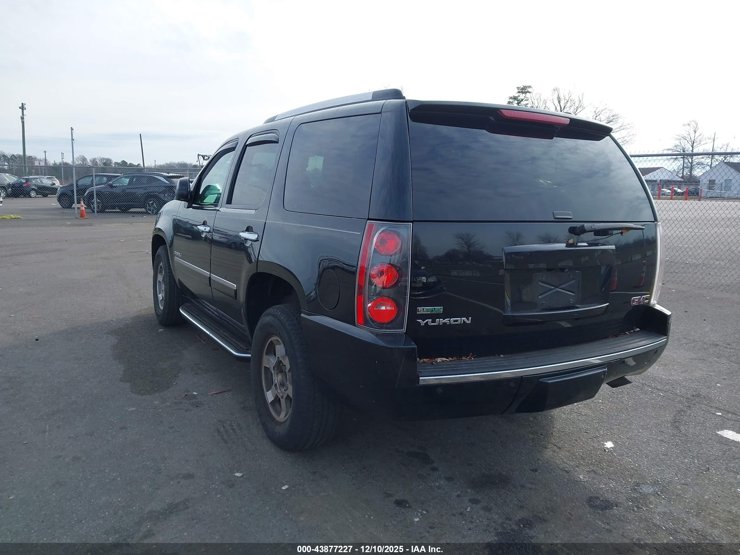GMC YUKON image 3