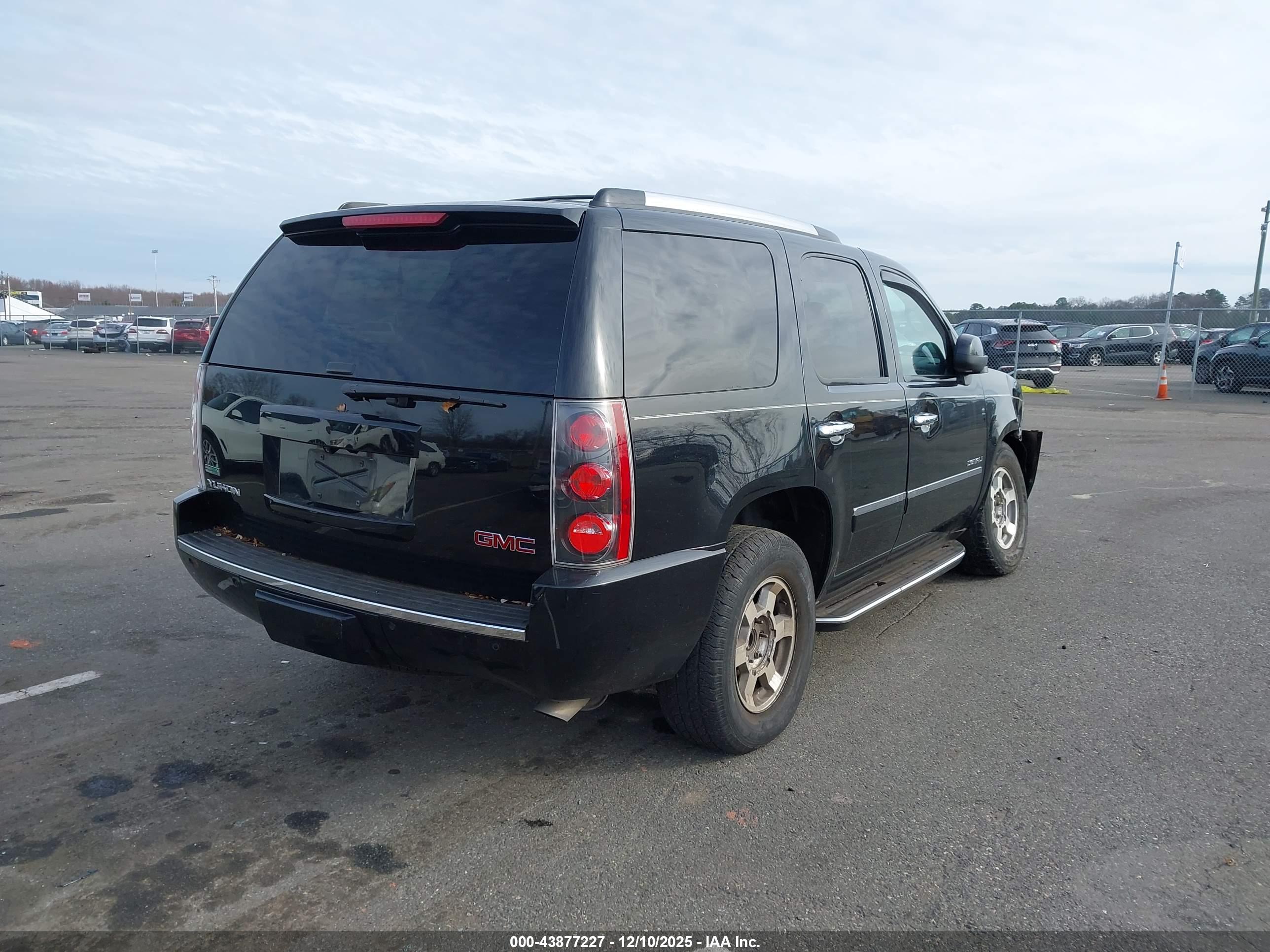 GMC YUKON image 4